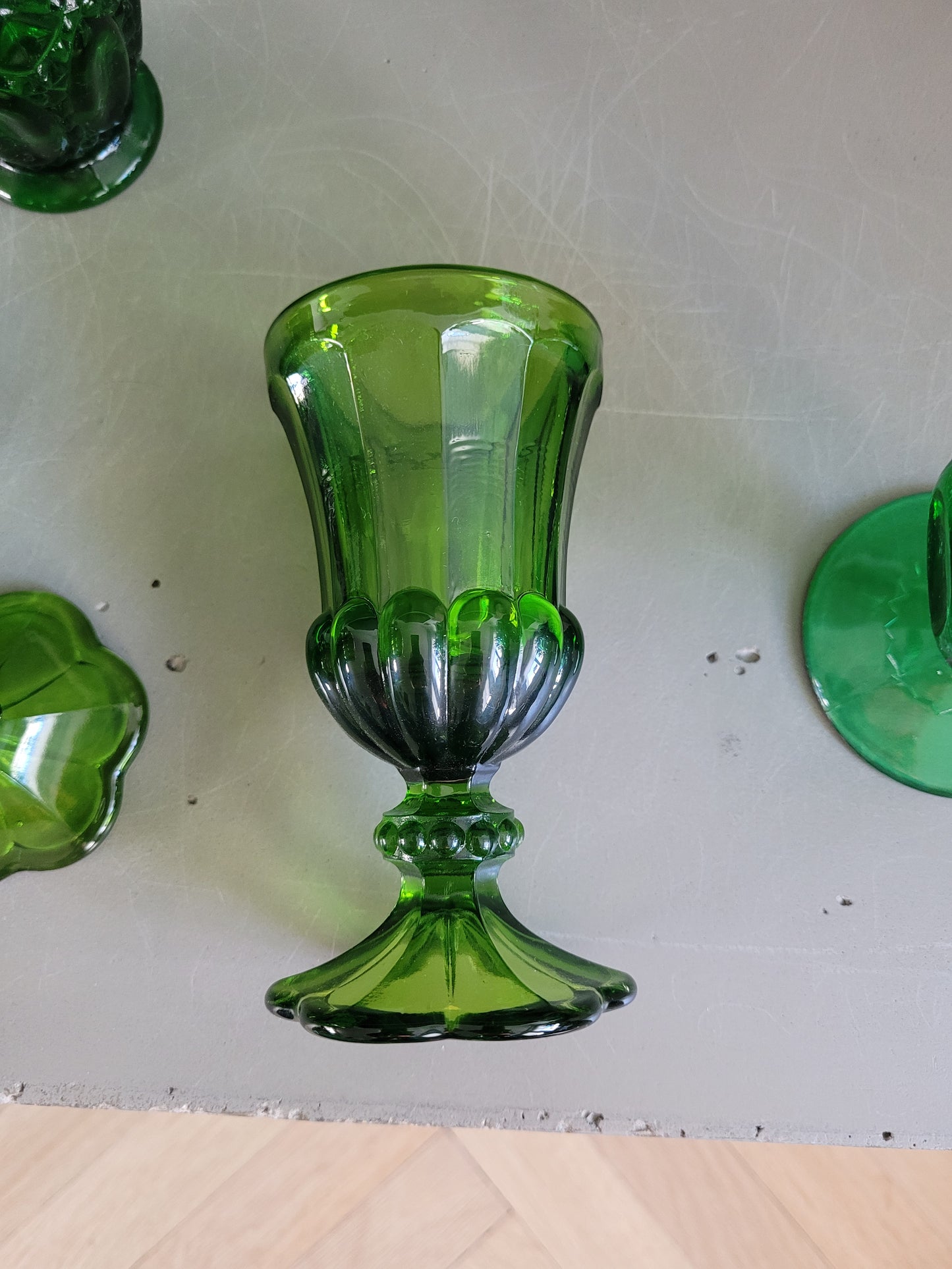 Ensemble de 6 verres en verre moulé vert - Ref 512