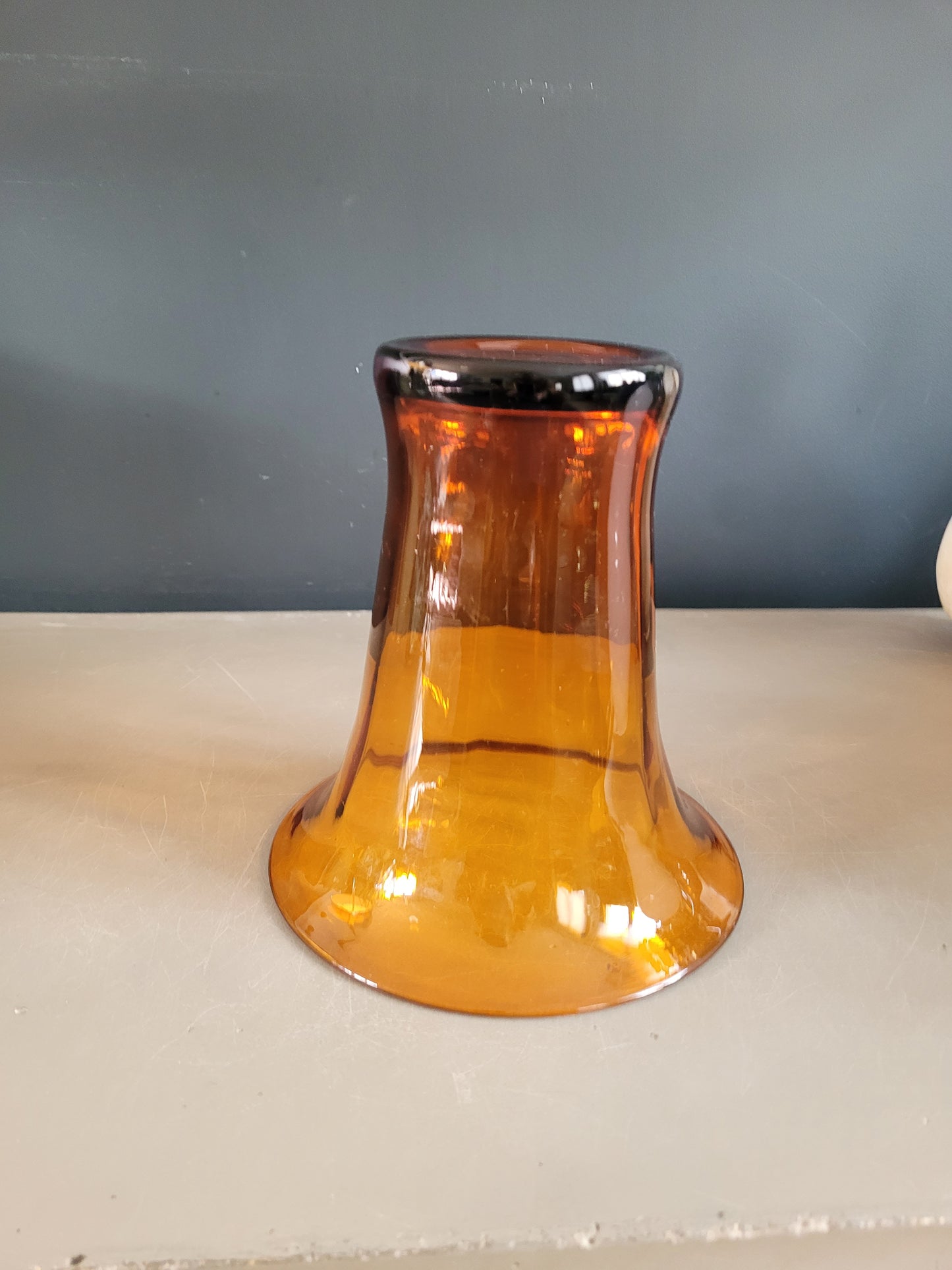 Vase en verre ambré évasé- Ref 790
