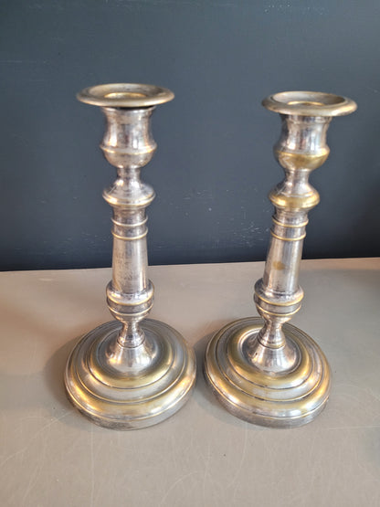 Paire de bougeoirs anciens en laiton argenté - Ref 529