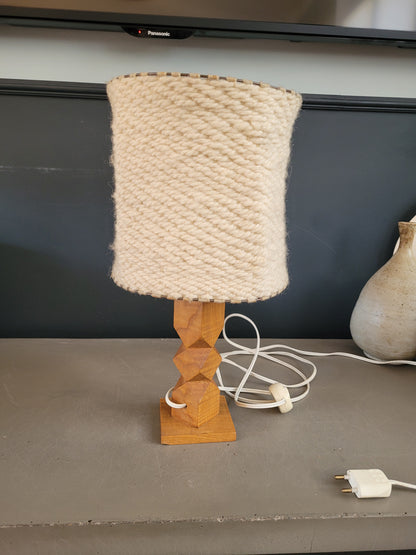 Lampe à poser vintage pied bois et abat-jour laine - 743