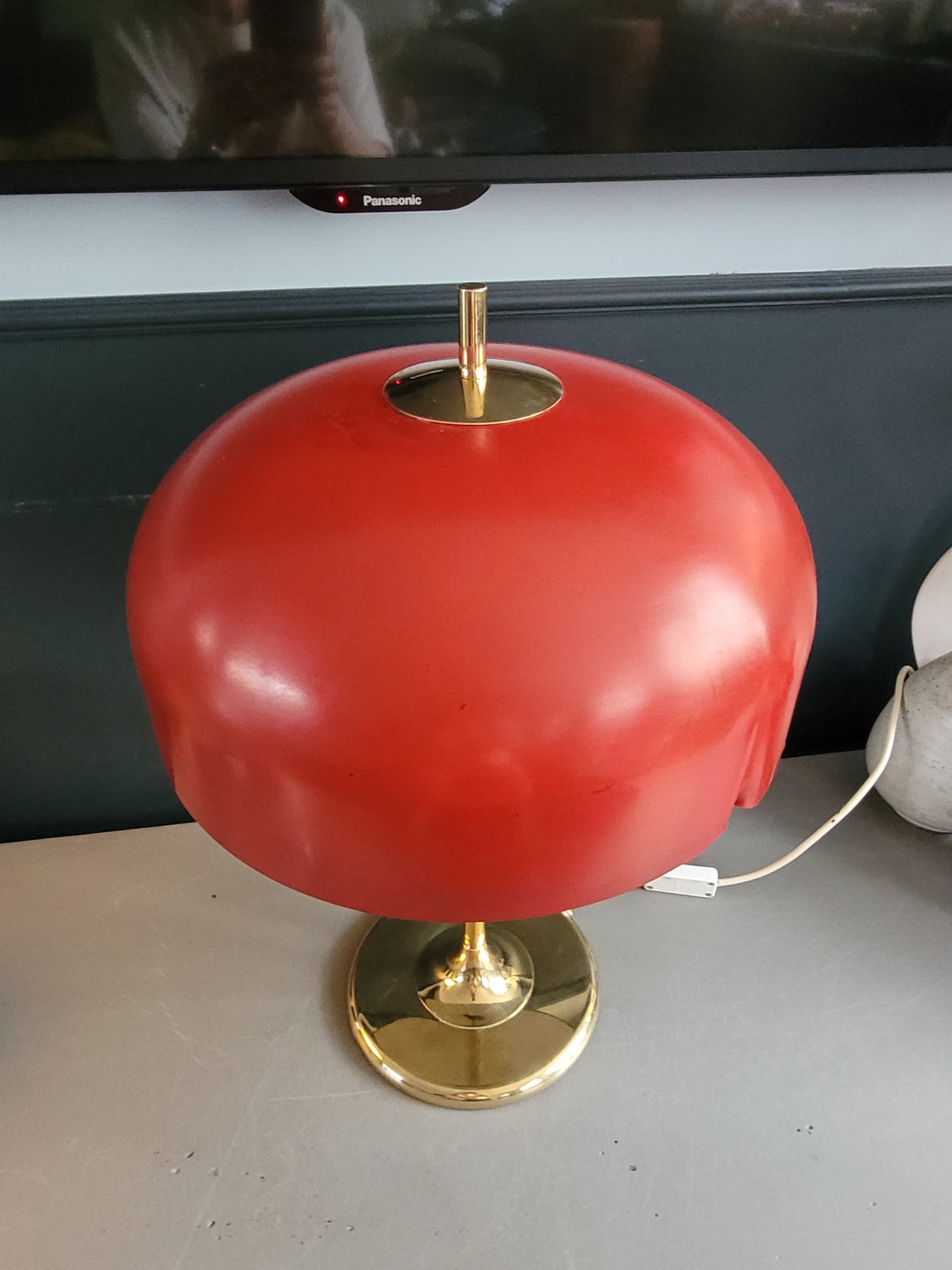 Lampe à poser vintage, abat-jour cloche et pied laiton - Ref 824