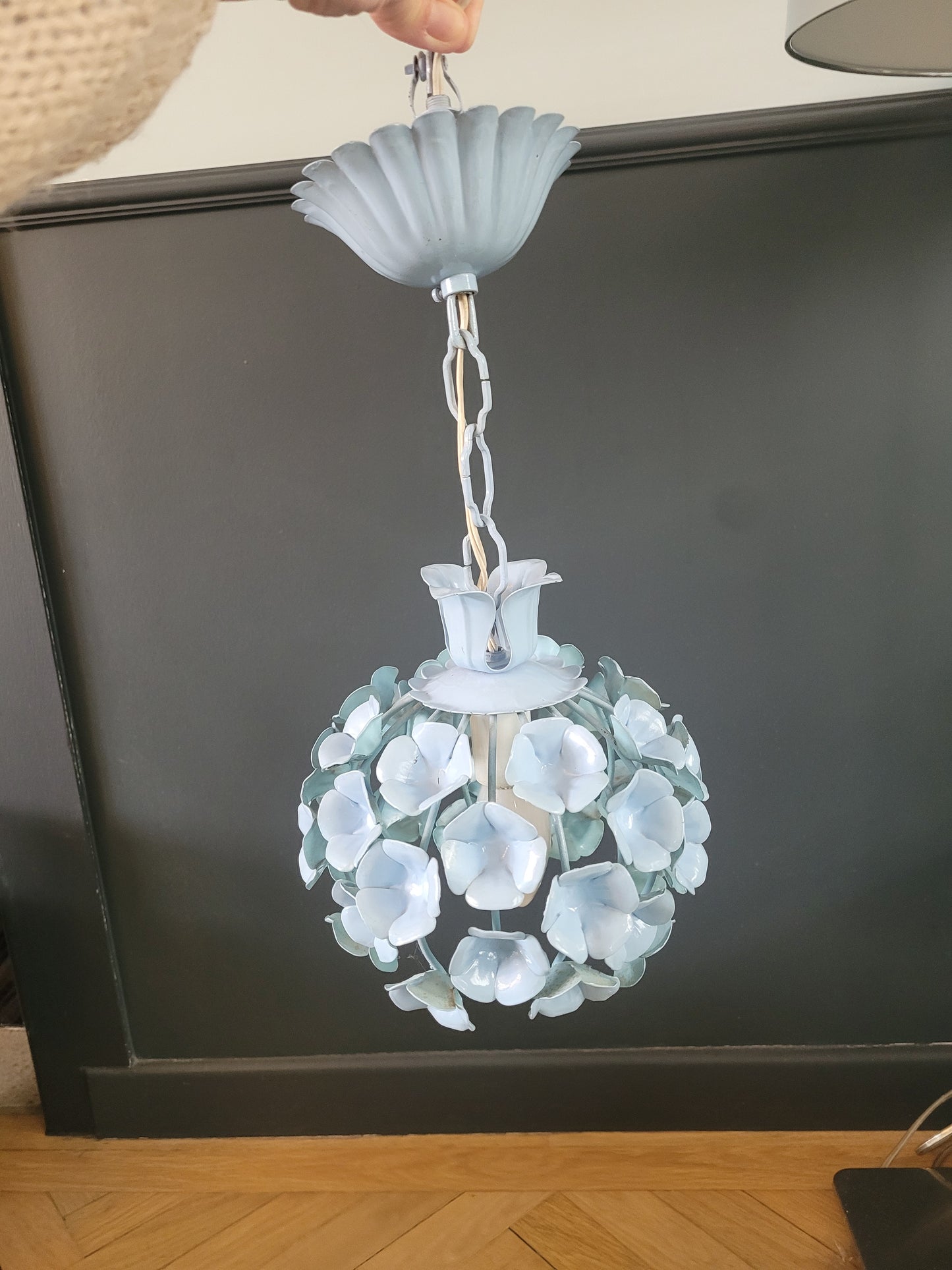 Suspension vintage fleurs en métal bleu ciel - 276