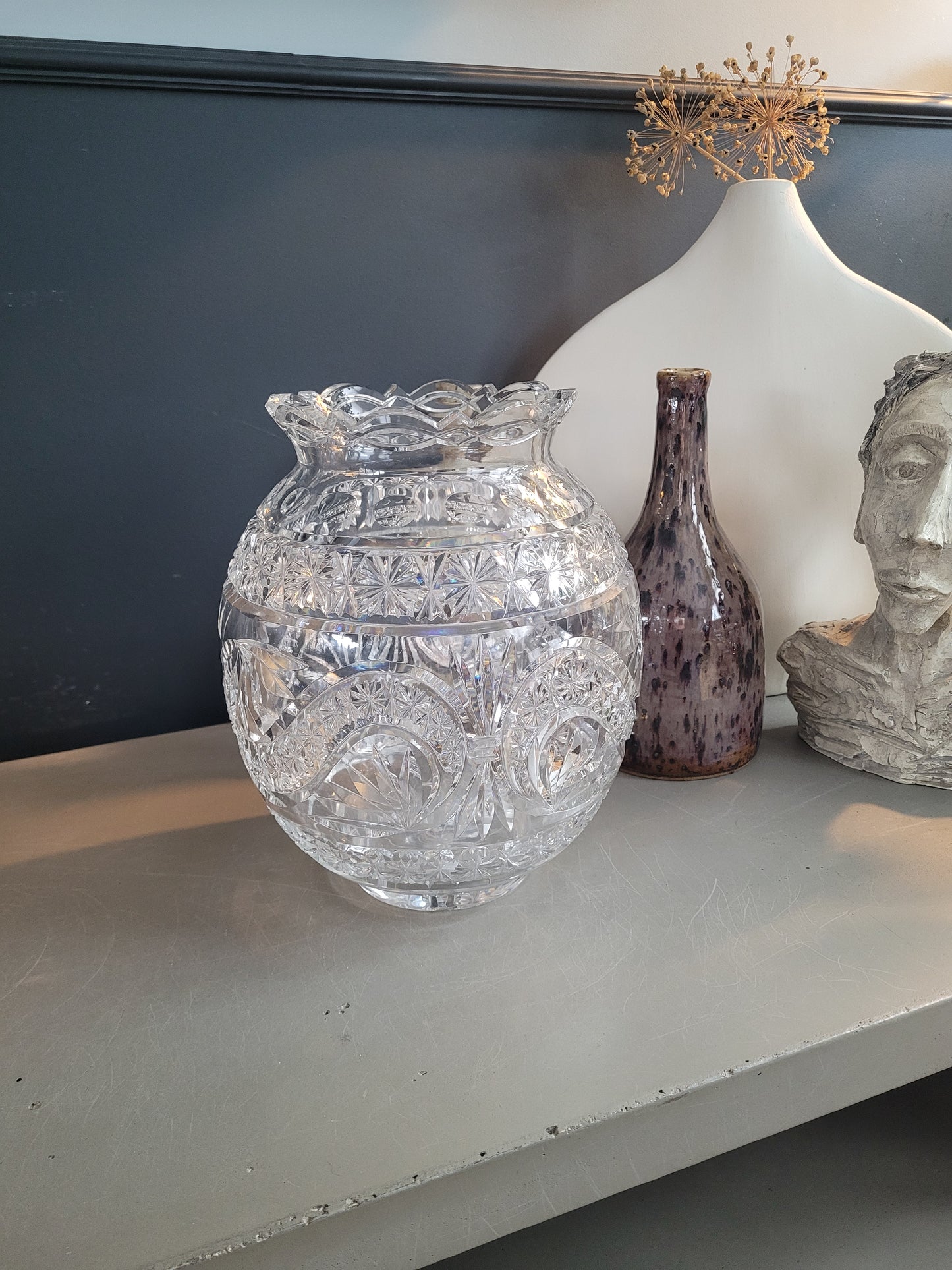 Grand vase boule en cristal ciselé - Ref 973