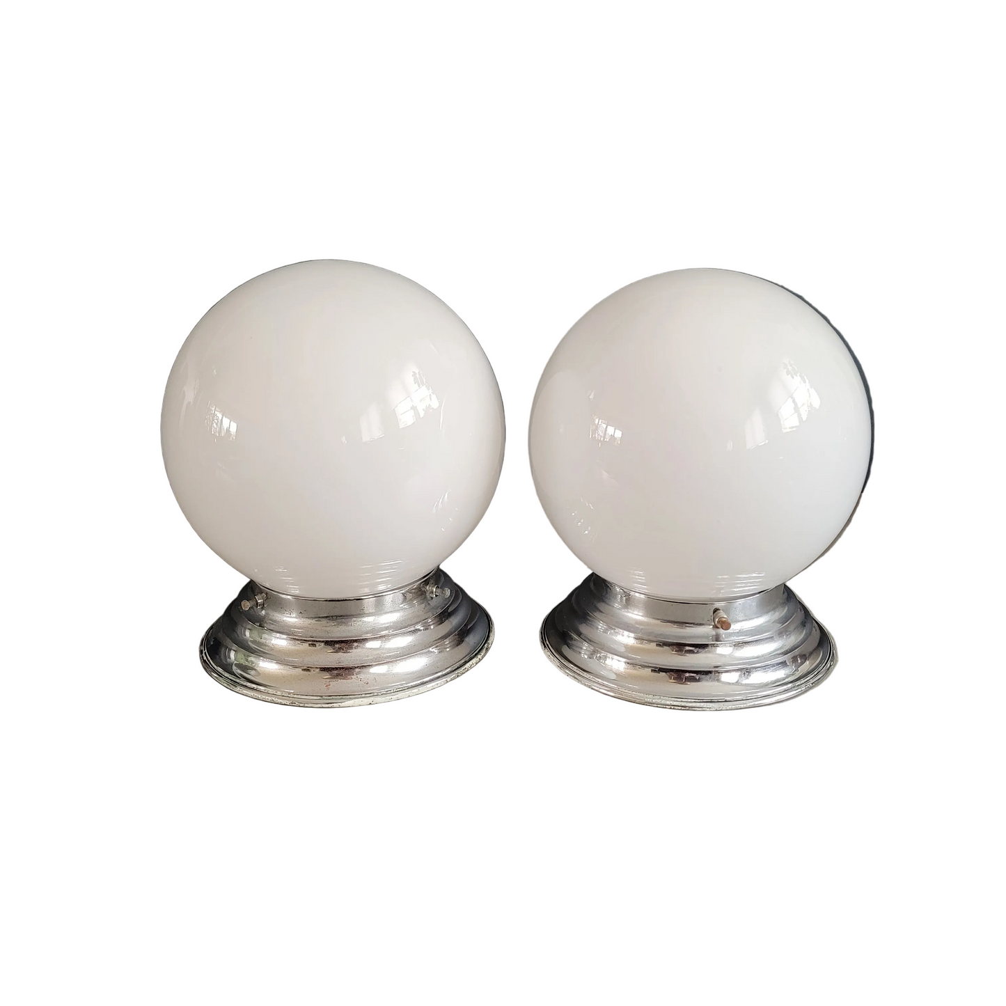 Paire de plafonniers ou appliques globes en verre blanc - Ref 830