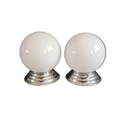 Paire de plafonniers ou appliques globes en verre blanc - Ref 830
