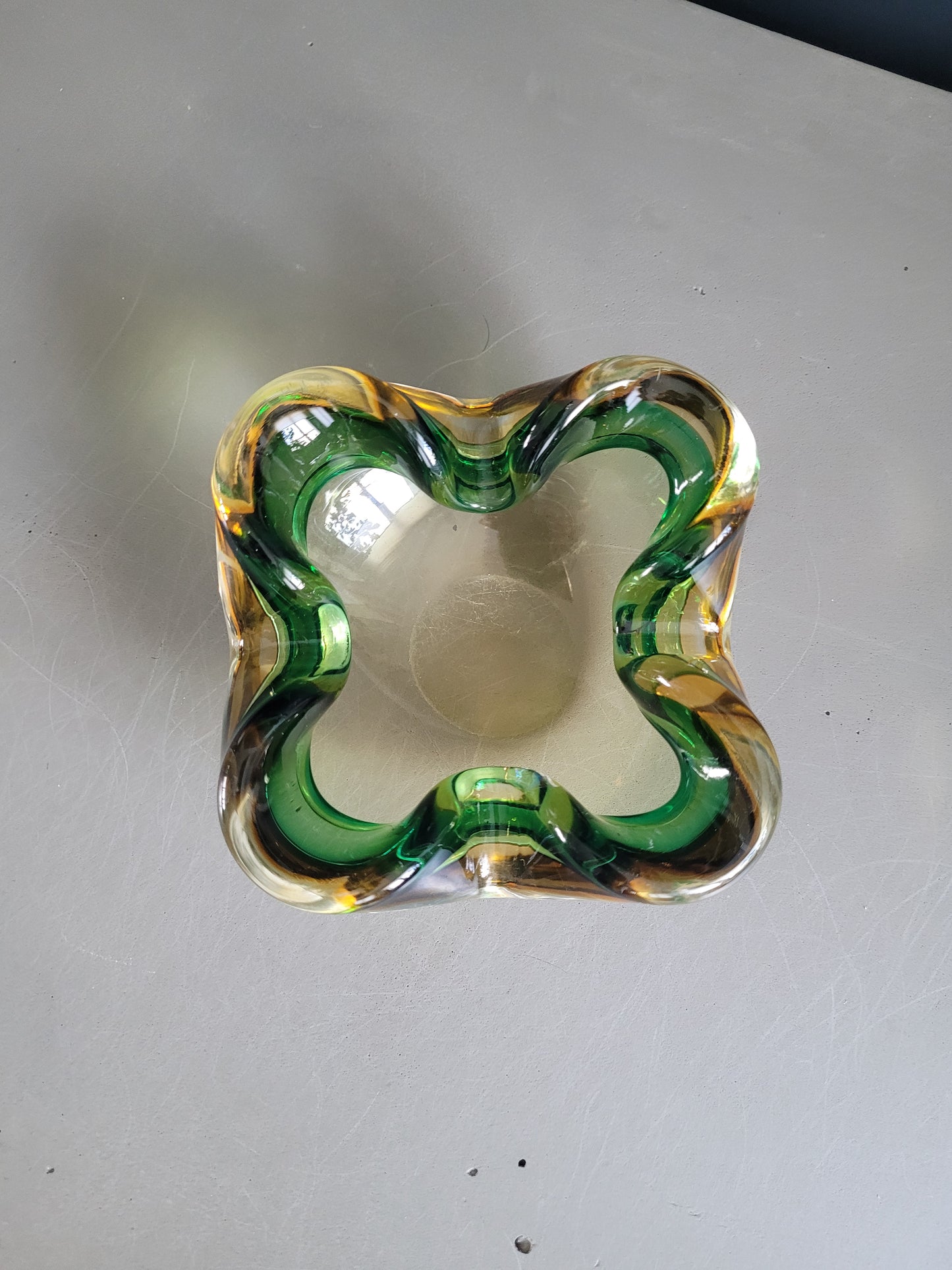 Cendrier carré en verre courbé bicolore- Ref 390