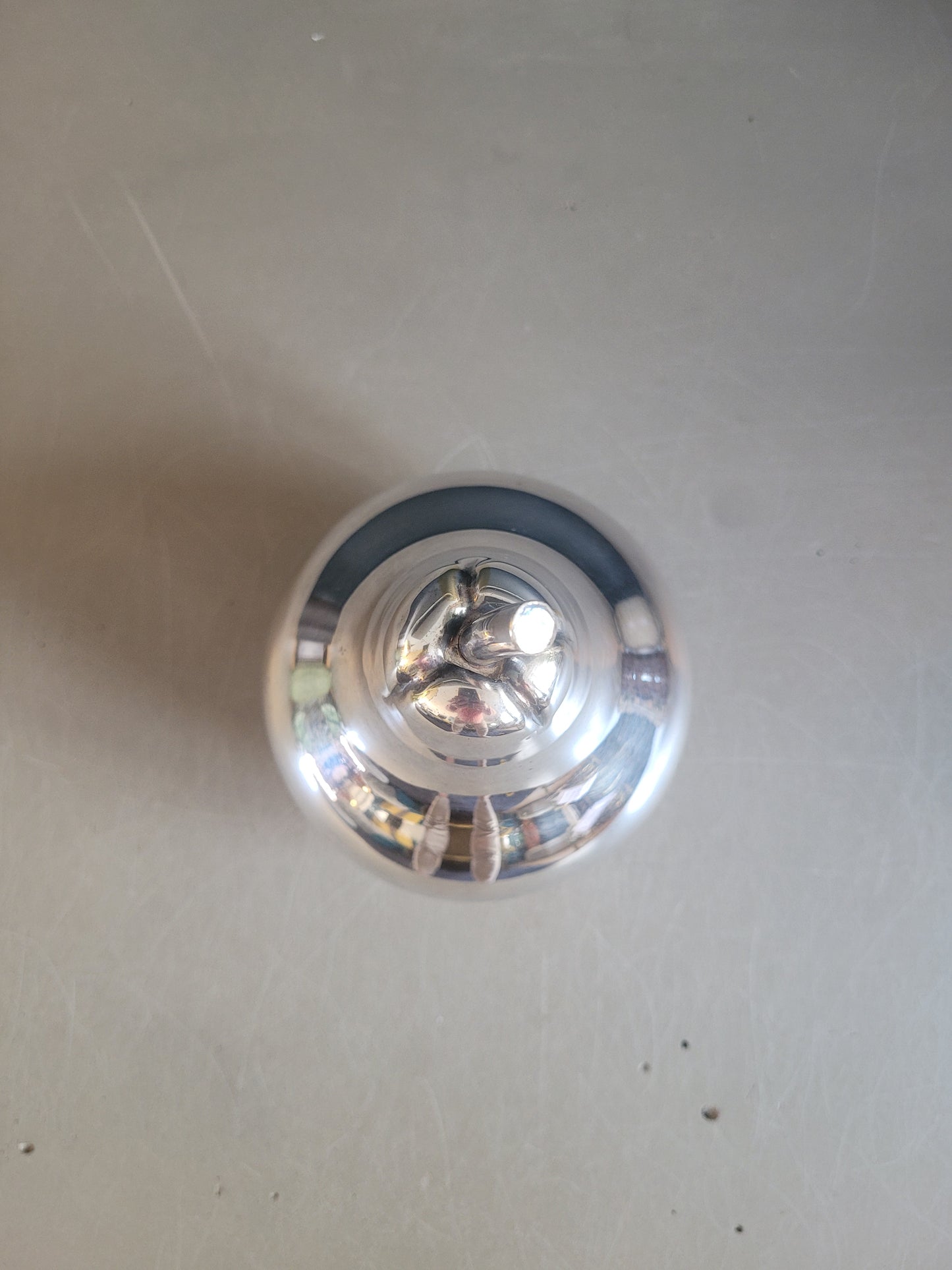 Boîte mini-bar poire en métal argenté- Ref 689