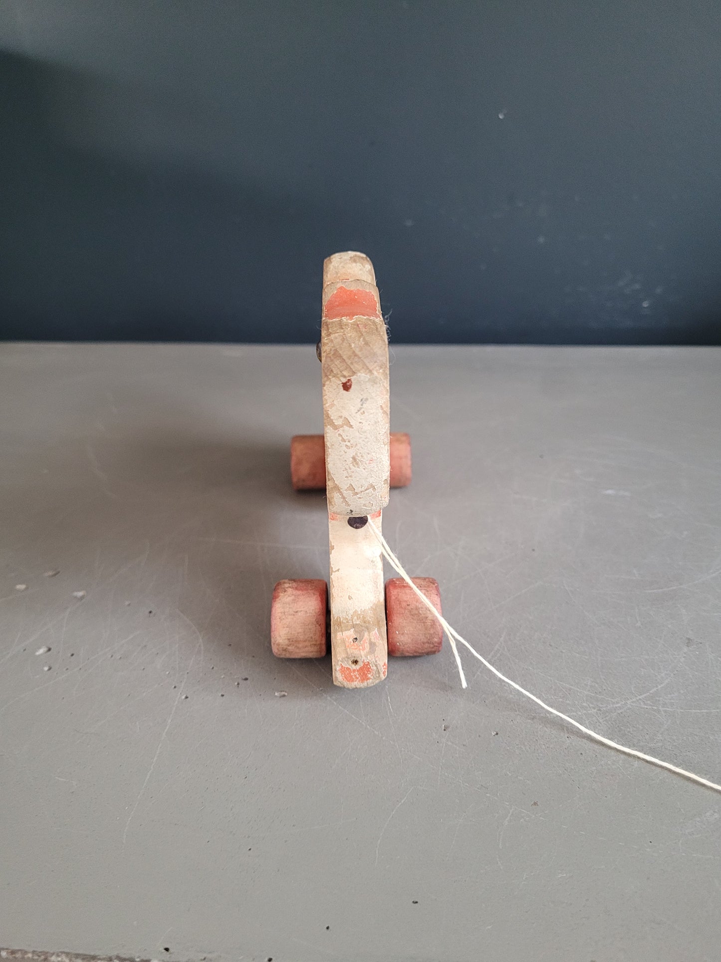 Jouet chien à tirer ancien en bois peint - Ref 906