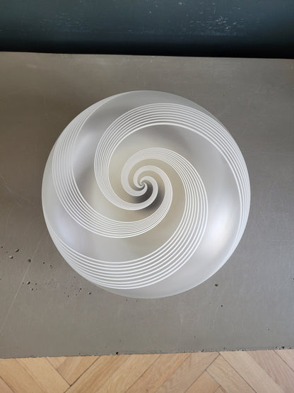 Plafonnier applique en verre globe dépoli à motif spirale- Ref 819