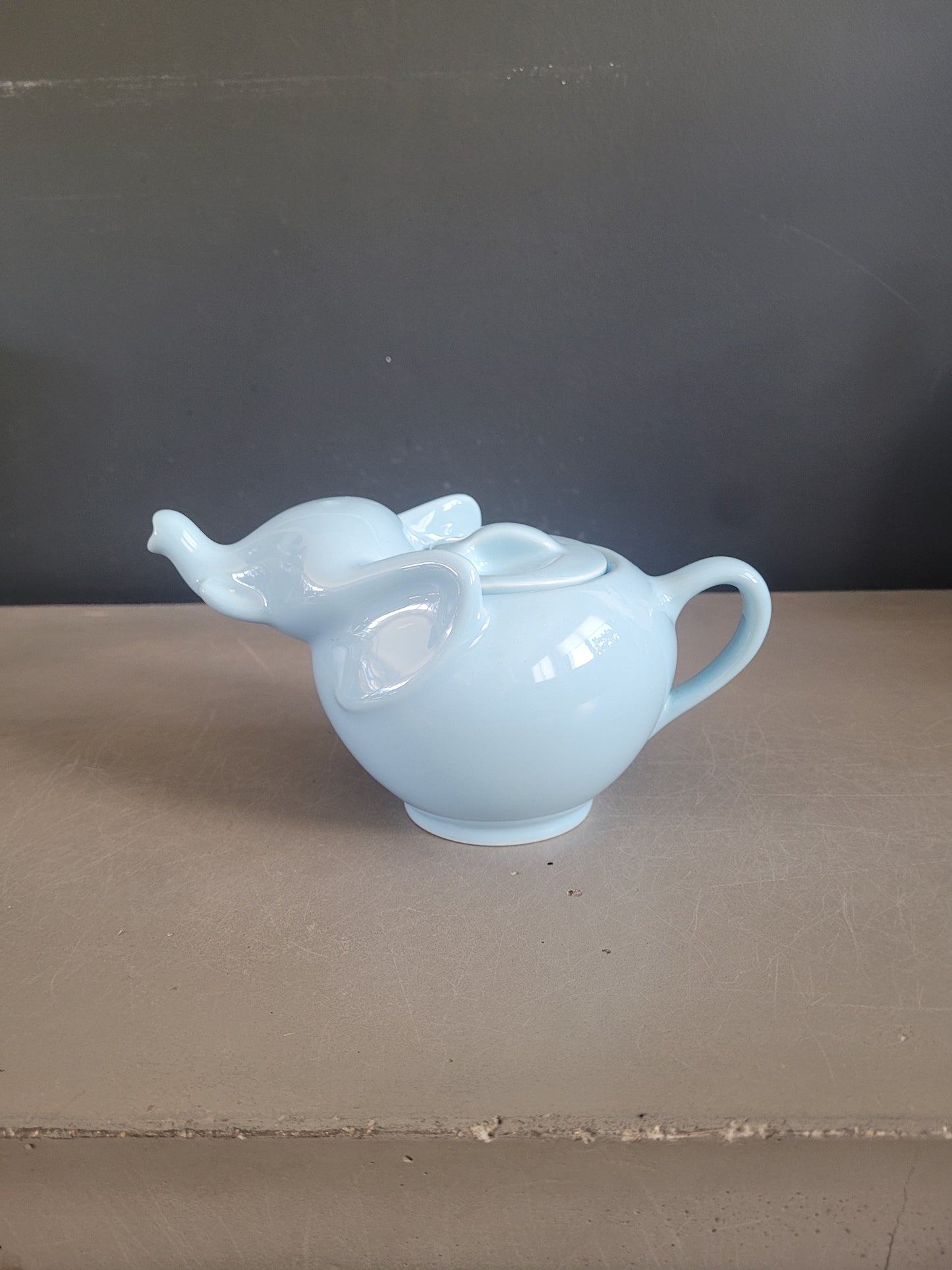 Théière Eléphant vintage en porcelaine bleu ciel - Ref 659