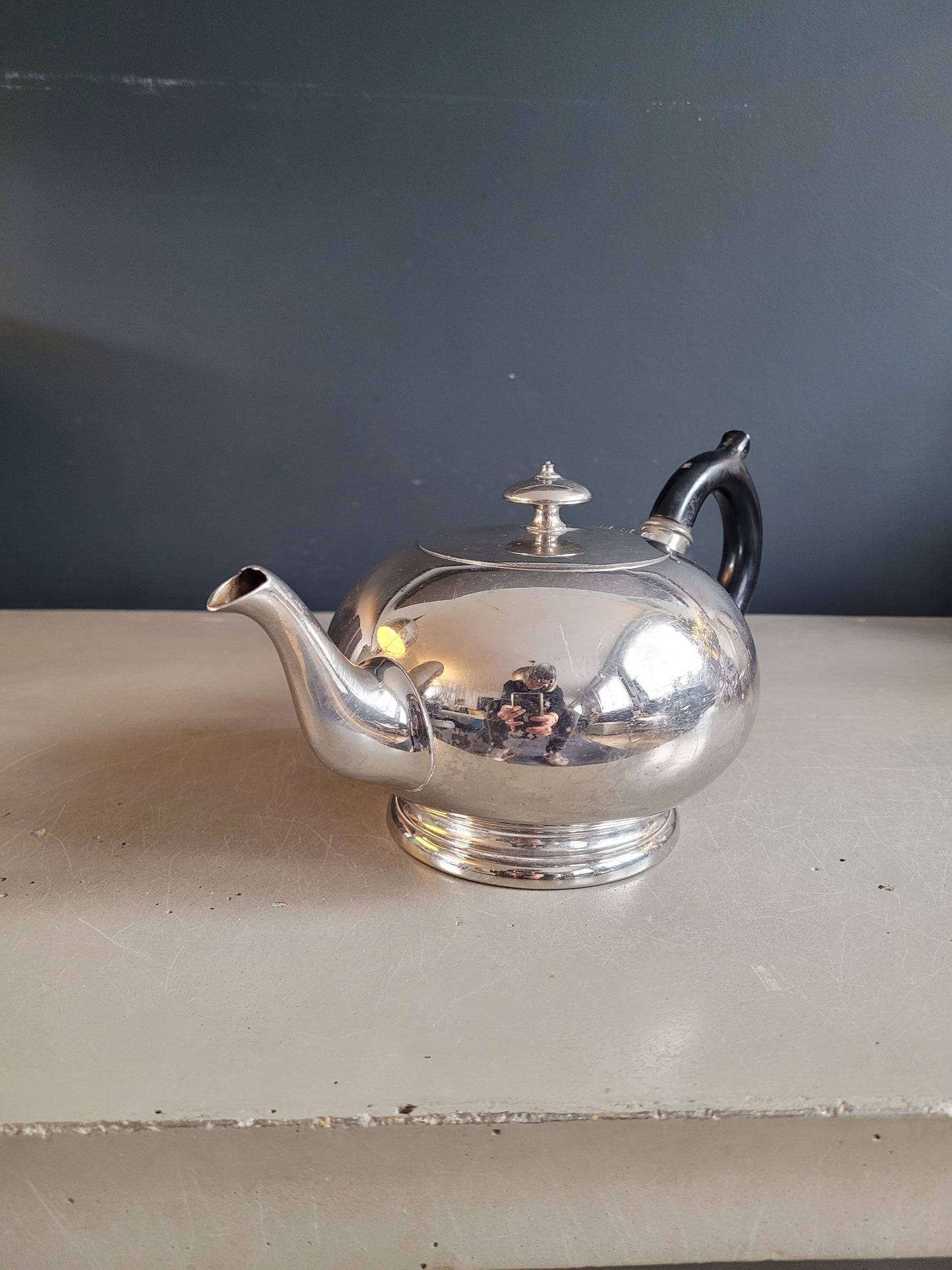 Théière ancienne en étain et poignée bois - Ref 686