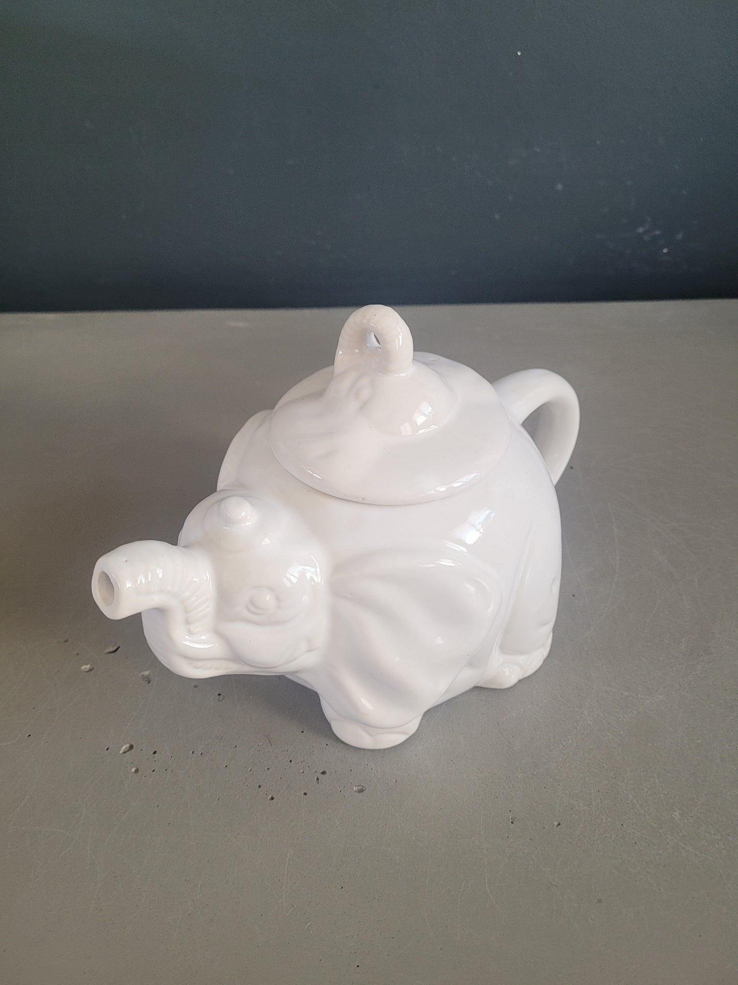 Théière éléphant en porcelaine blanche - Ref 661