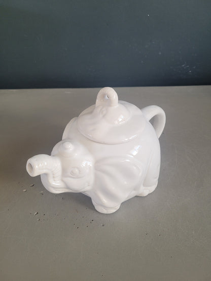 Théière éléphant en porcelaine blanche - Ref 661