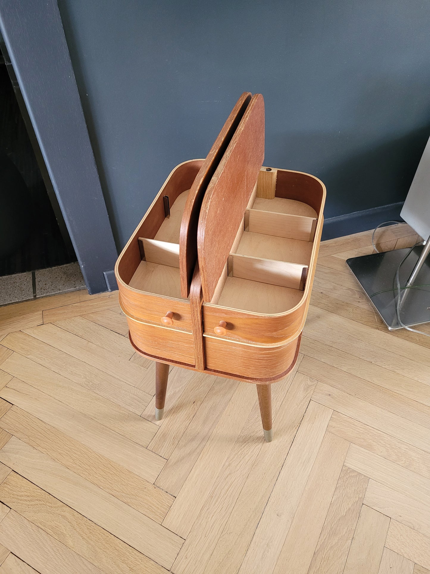 Travailleuse vintage en bois à tiroirs - Boîte à couture- Ref 509