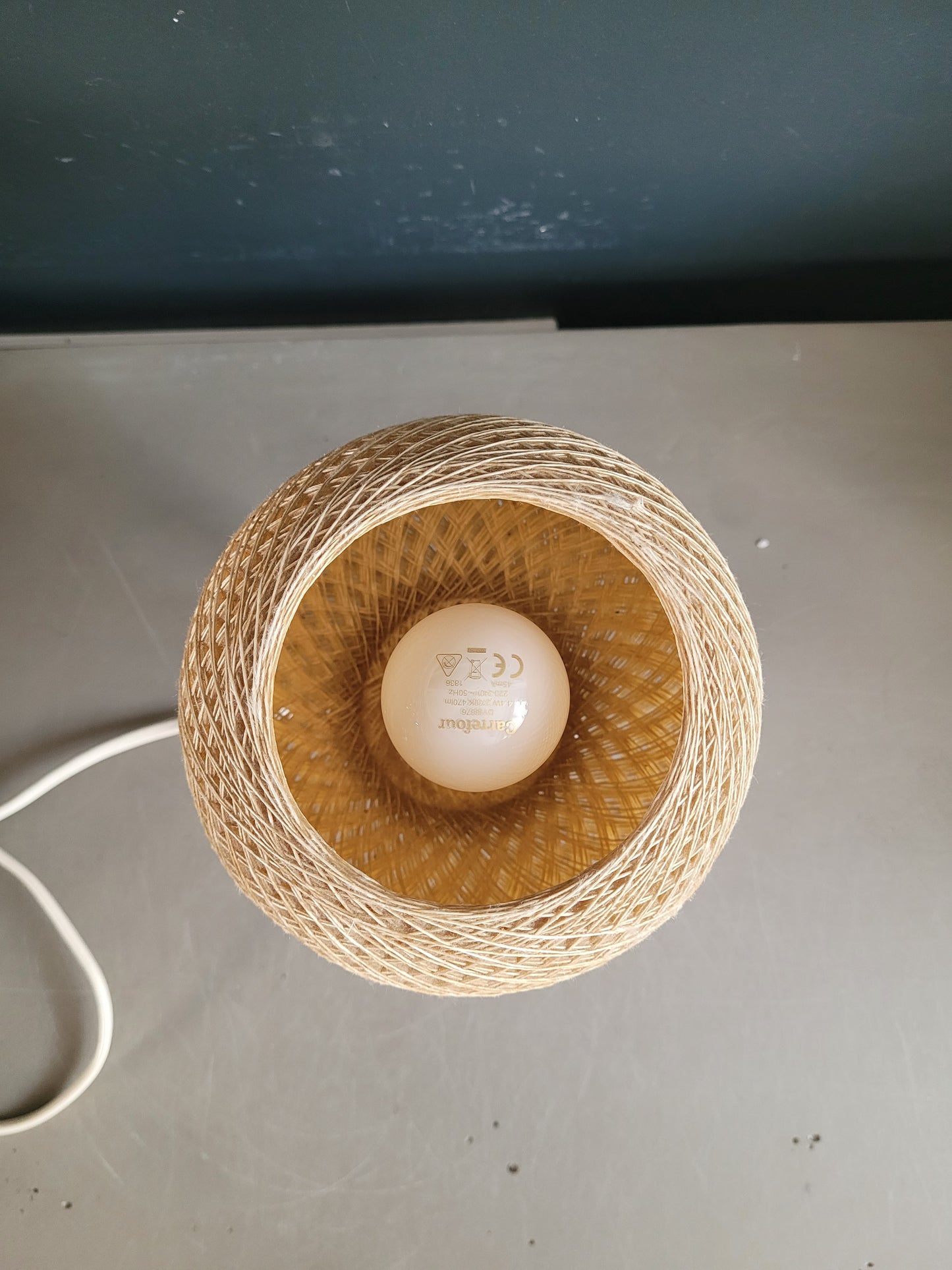 Lampe de table 60's pied tulipe  et abat-jour fil tendu - Ref 865