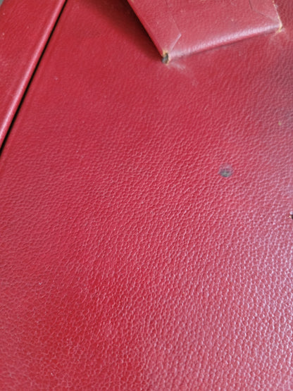 Cadre ancien à poser ou à suspendre en cuir rouge - Ref 793