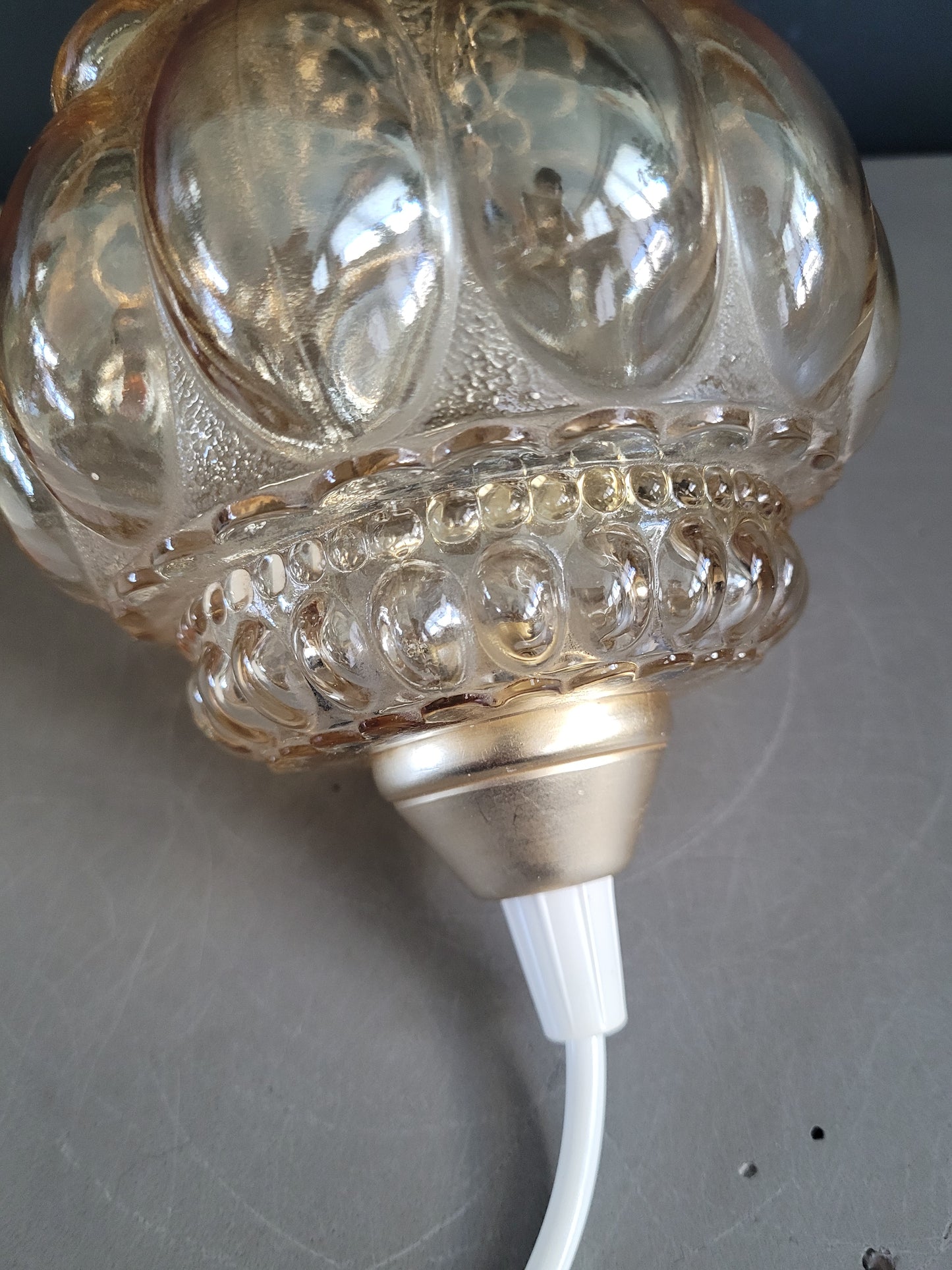 Suspension vintage en verre moulé ambré - Ref 888