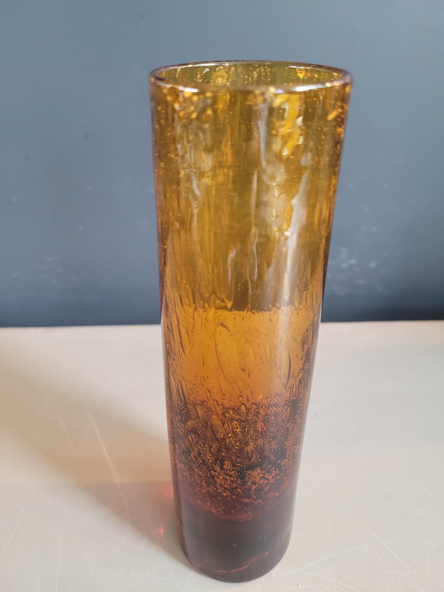 Vase en verre bullé ambré - Ref 540