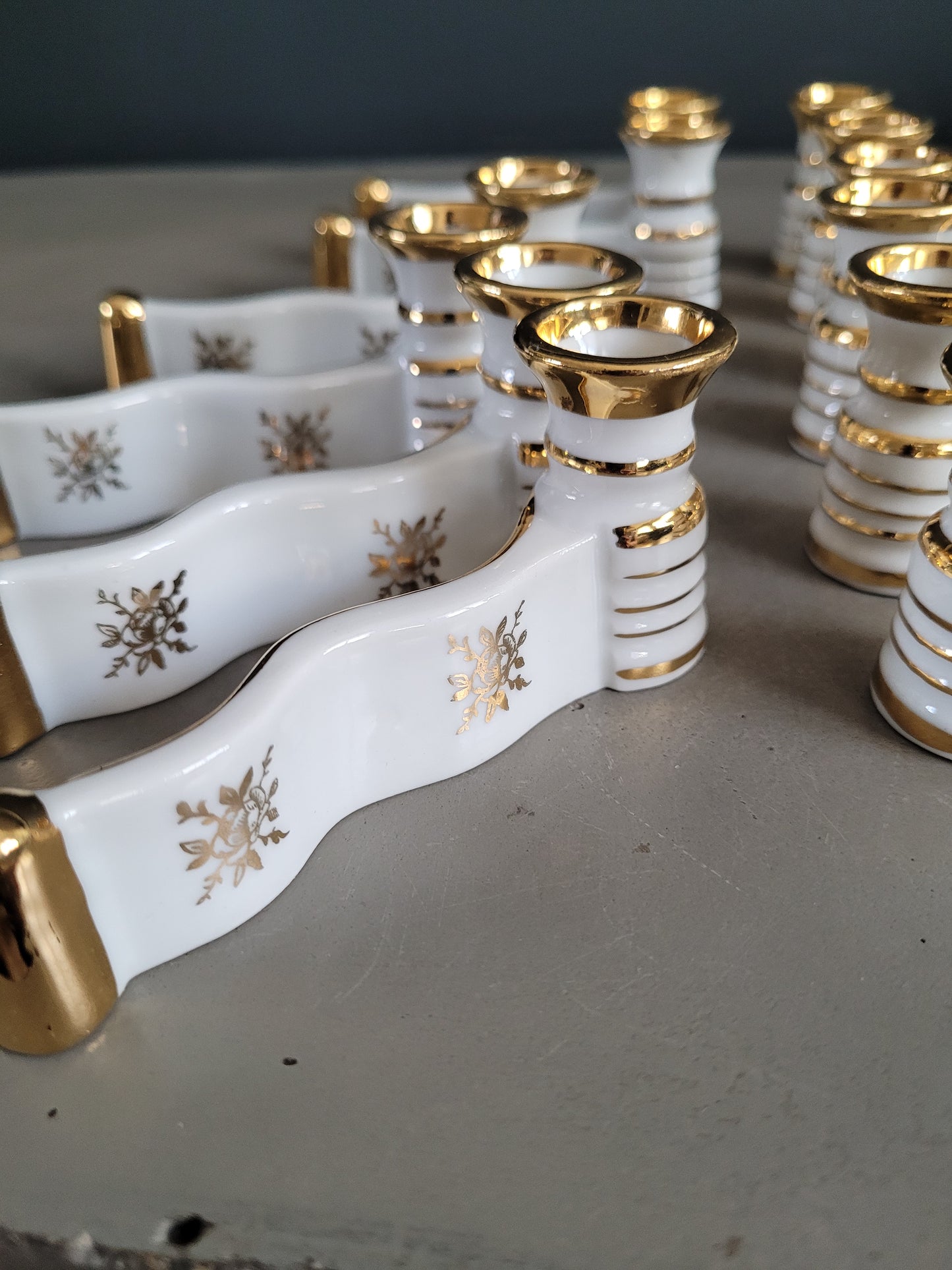 12 porte-couteaux en porcelaine de Limoges dans leur écrin- Ref 306