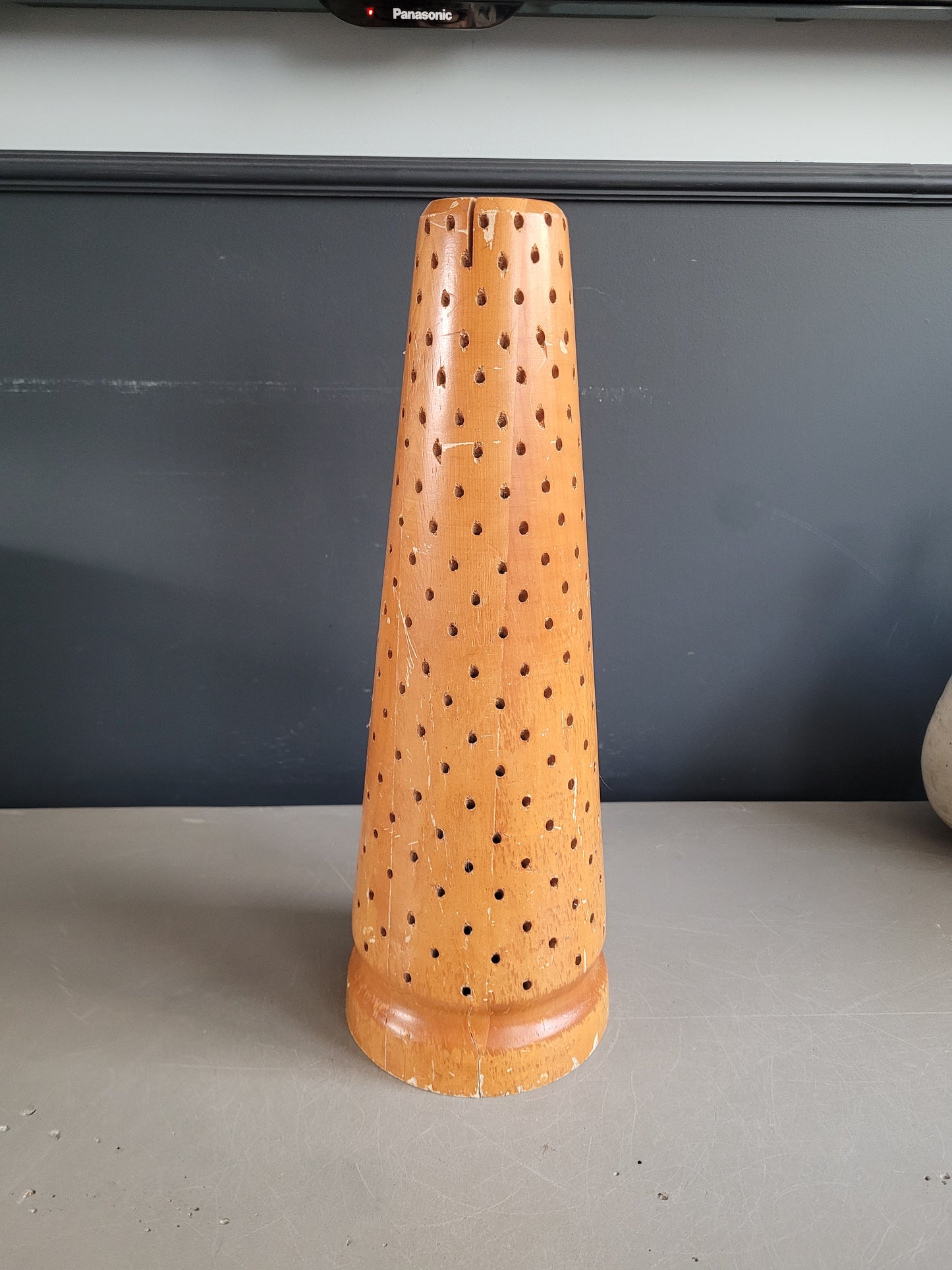 Ancien présentoir à sucettes en bois - Ref 1042