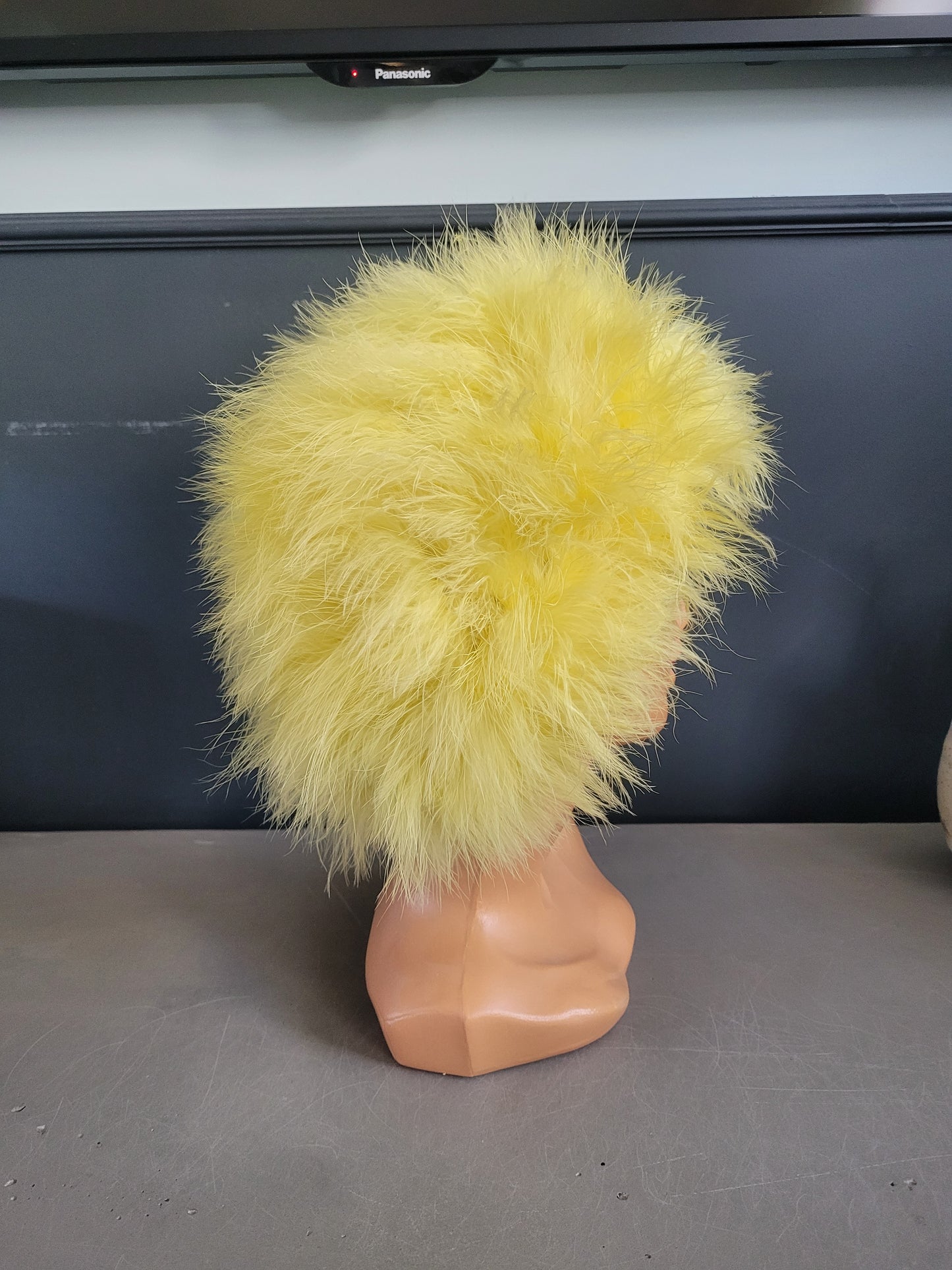 Chapeau / bonnet / perruque en plumes véritables - Ref 554