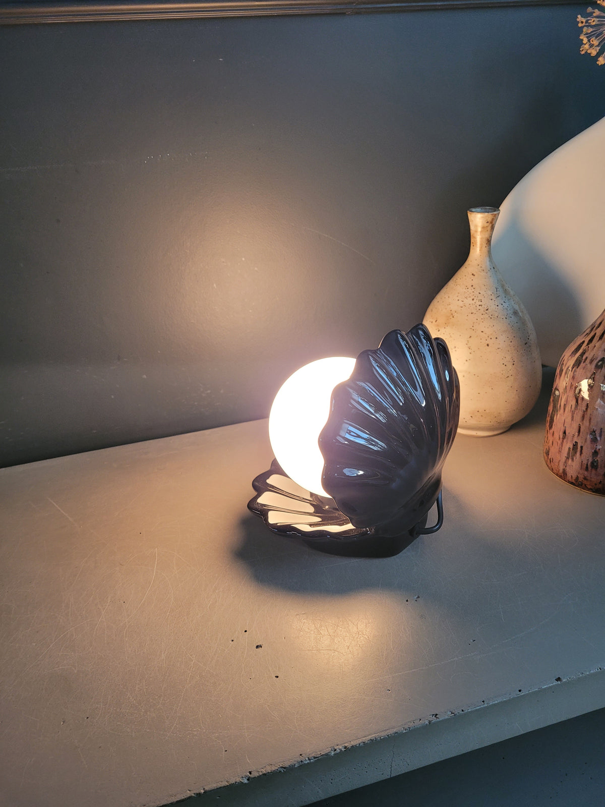 Lampe coquillage en porcelaine noire - Ref 537