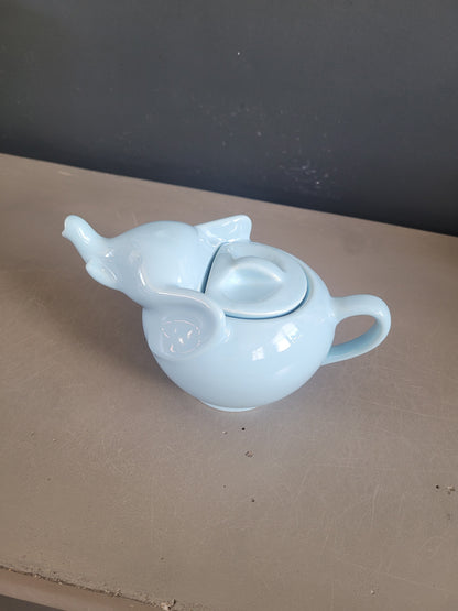 Théière Eléphant vintage en porcelaine bleu ciel - Ref 659