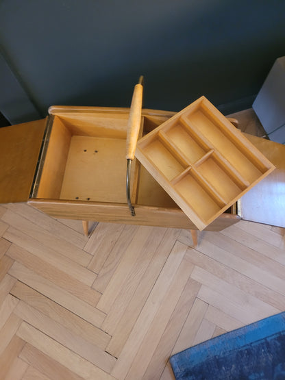 Travailleuse vintage bois pieds compas - Ref 746