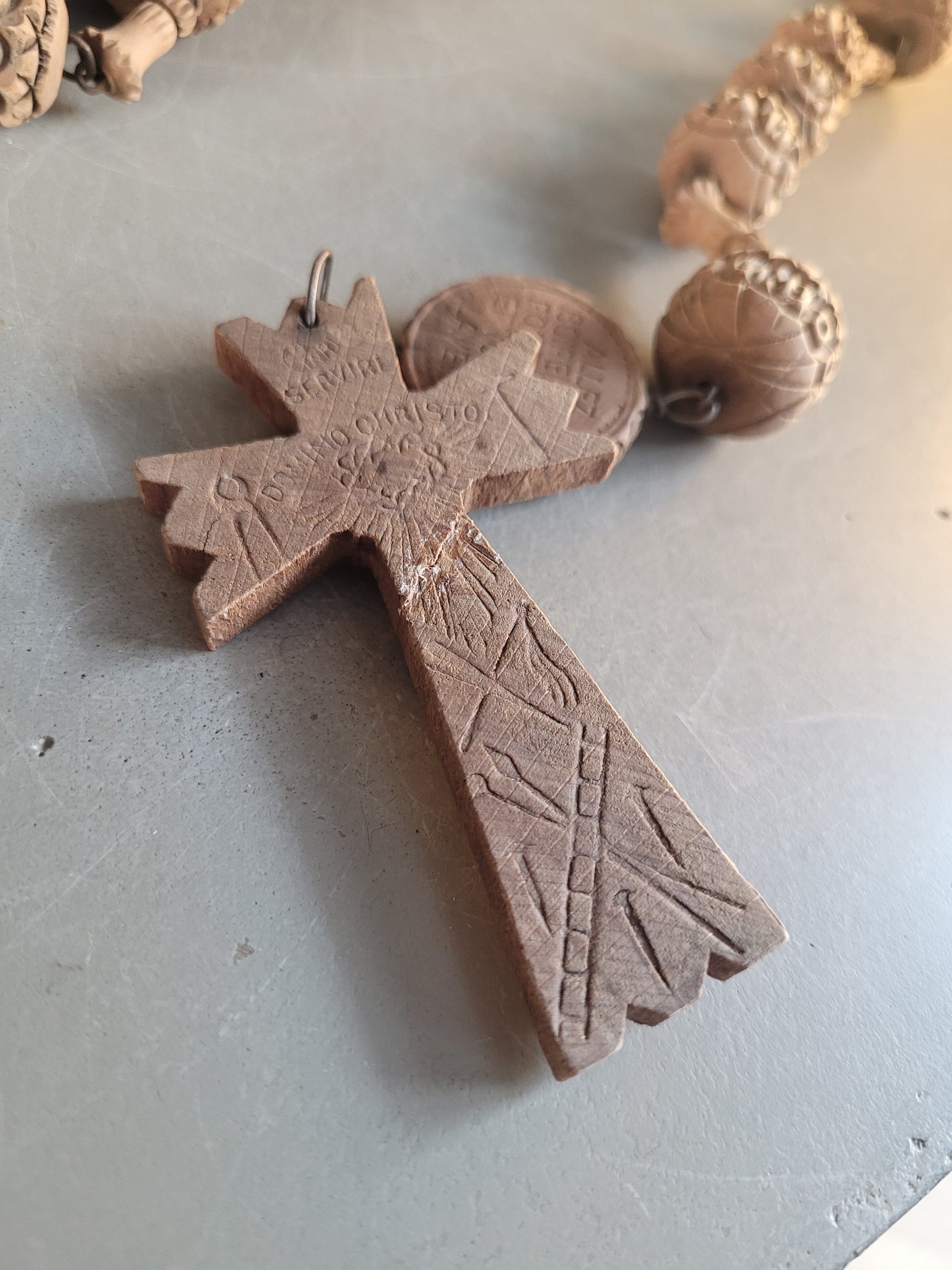 Grand chapelet en bois sculpté 130cm - Notre Dame de Lourdes - Ref 787