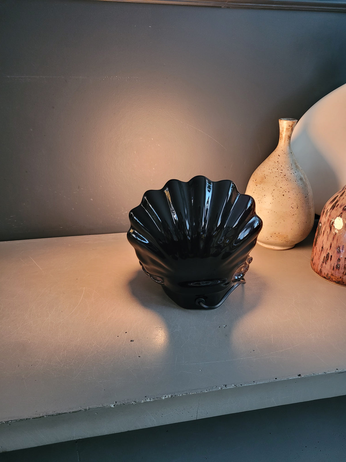 Lampe coquillage en porcelaine noire - Ref 537