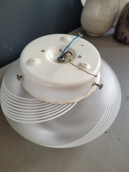 Plafonnier applique en verre globe dépoli à motif spirale- Ref 819