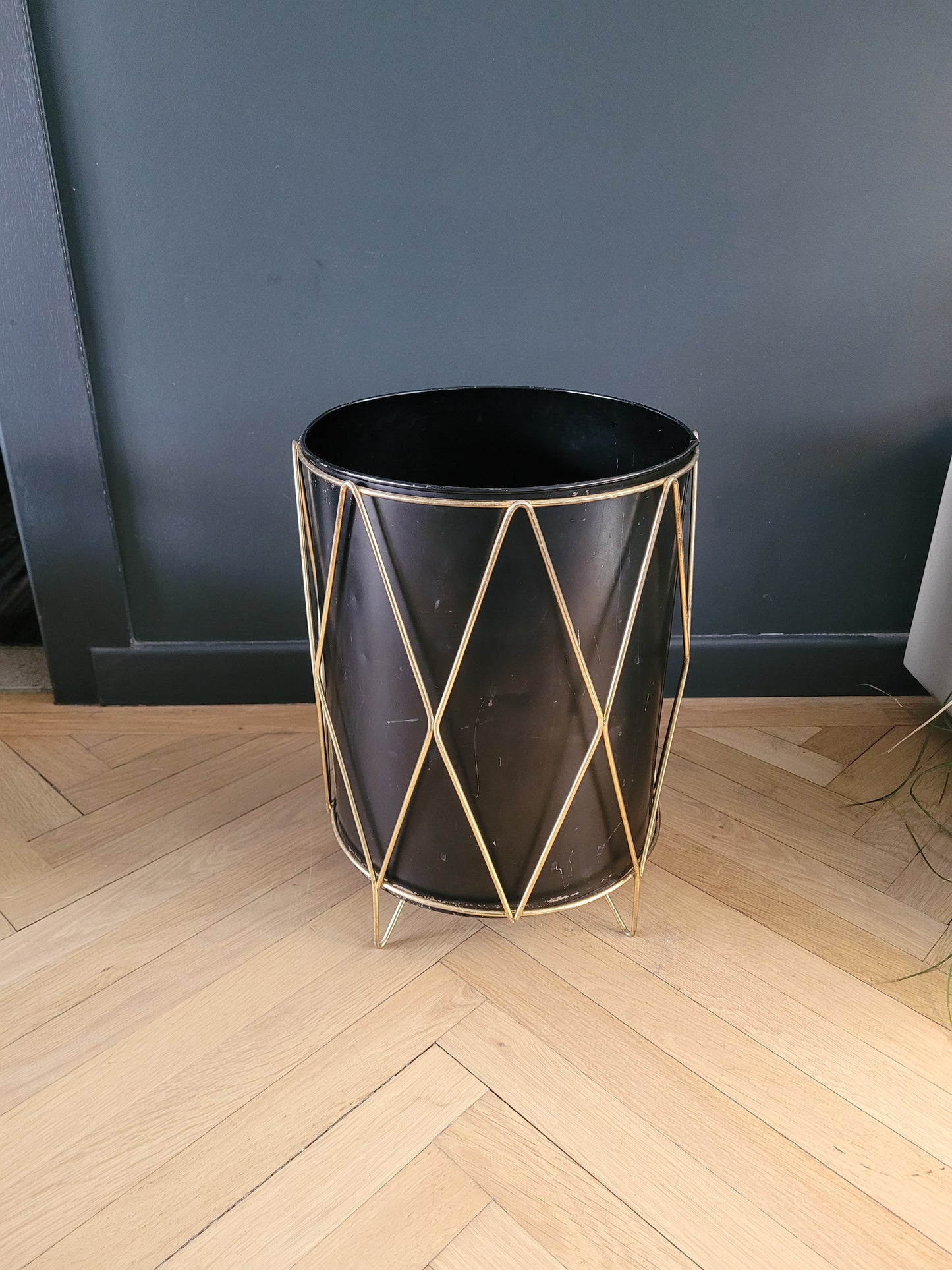 Corbeille à papier en tôle laquée et laiton - Ref 772