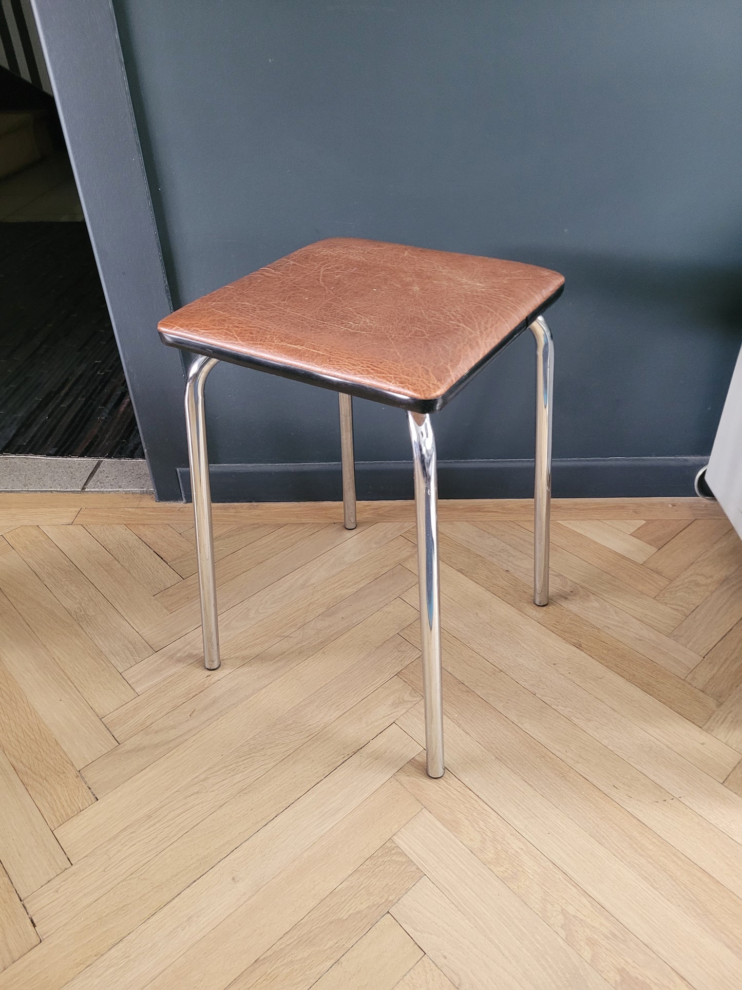 Tabouret vintage en Skaï et chrome- Ref 998