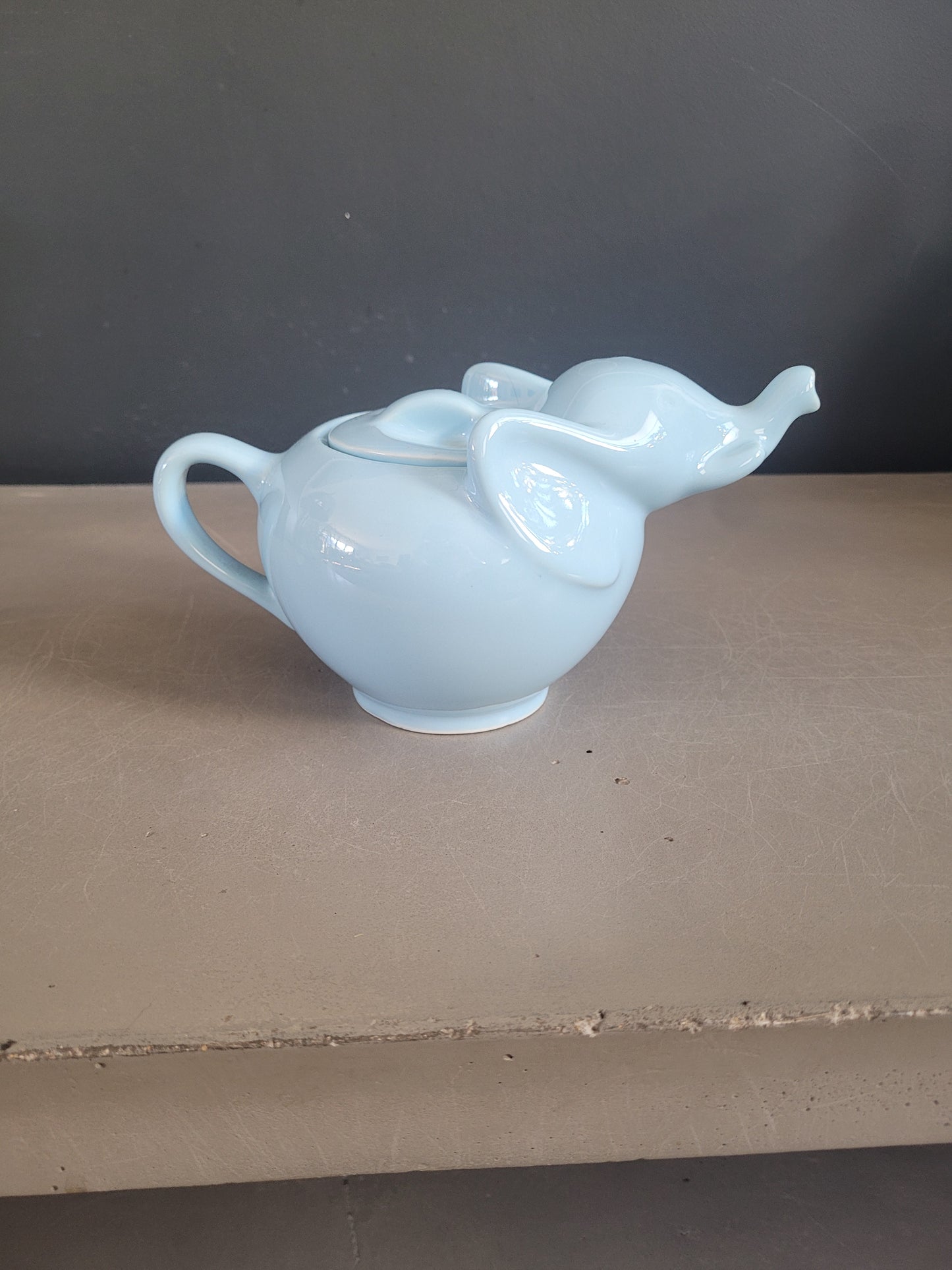 Théière Eléphant vintage en porcelaine bleu ciel - Ref 659