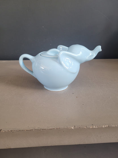 Théière Eléphant vintage en porcelaine bleu ciel - Ref 659