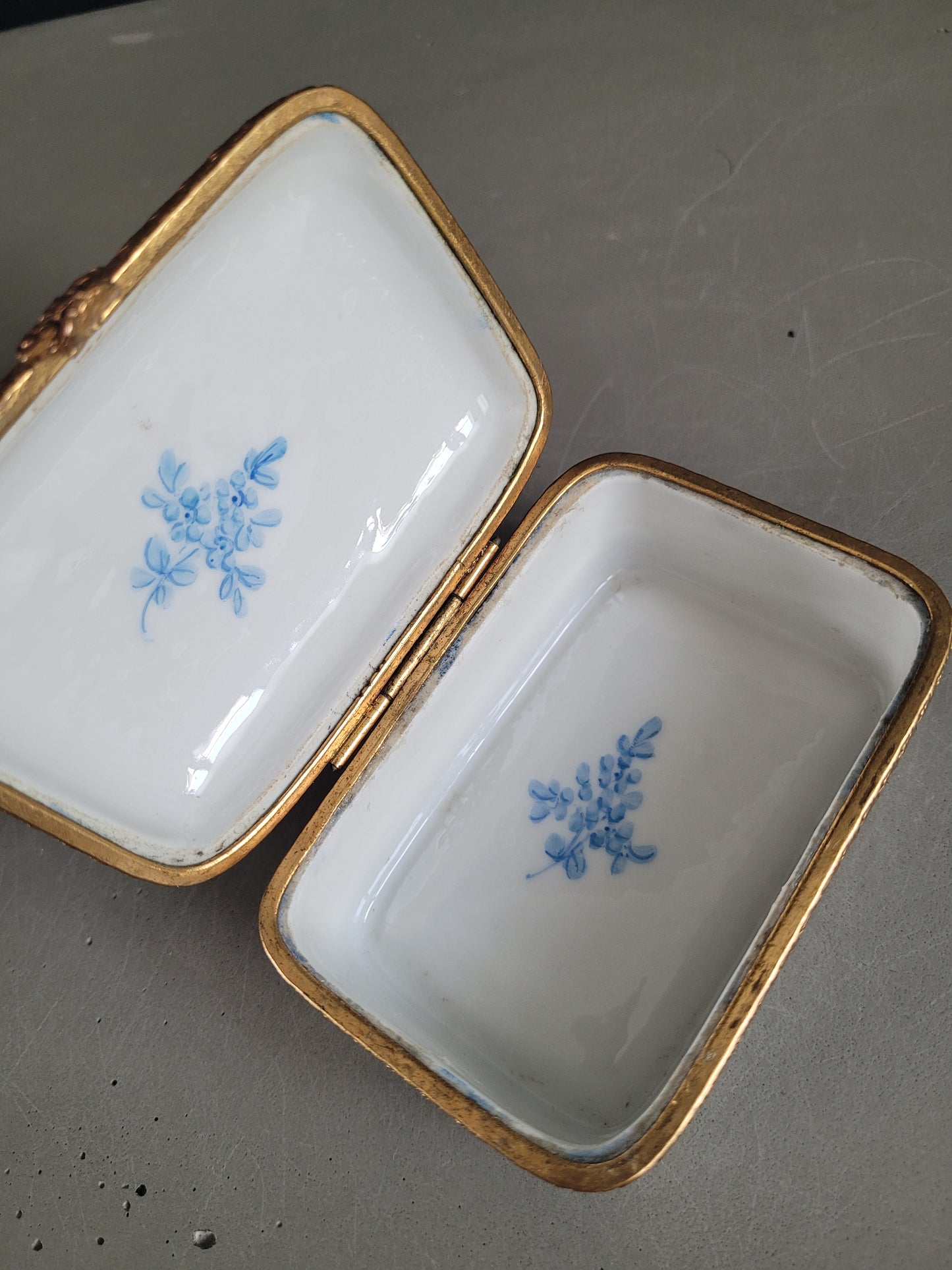 Pilulier en porcelaine peint à la main - Ref 389