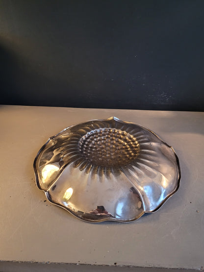 Plat fleur en métal argenté - Ref 914