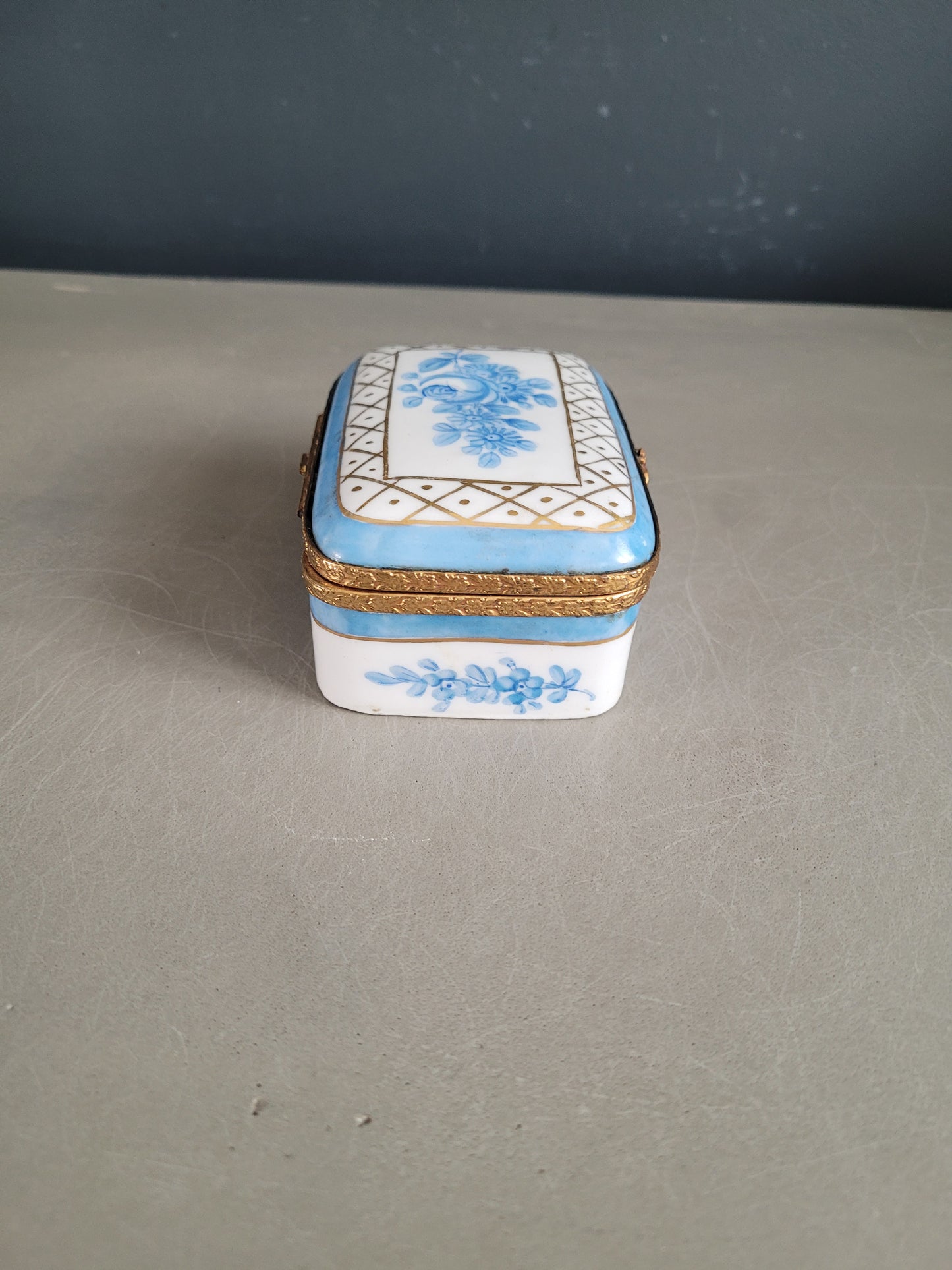 Pilulier en porcelaine peint à la main - Ref 389