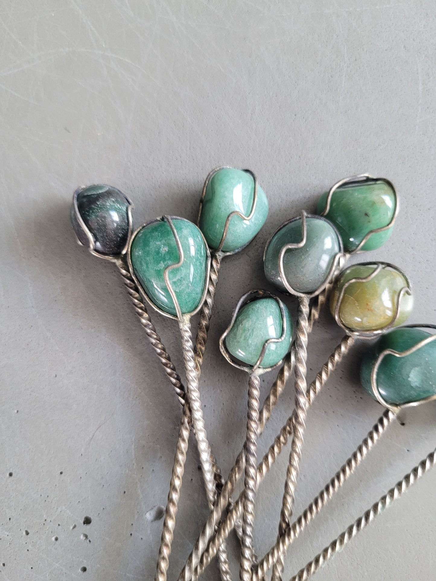 Lot de 9 piques à apéritif en métal et pierres semi-precieuses - Ref 398