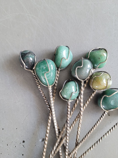 Lot de 9 piques à apéritif en métal et pierres semi-precieuses - Ref 398