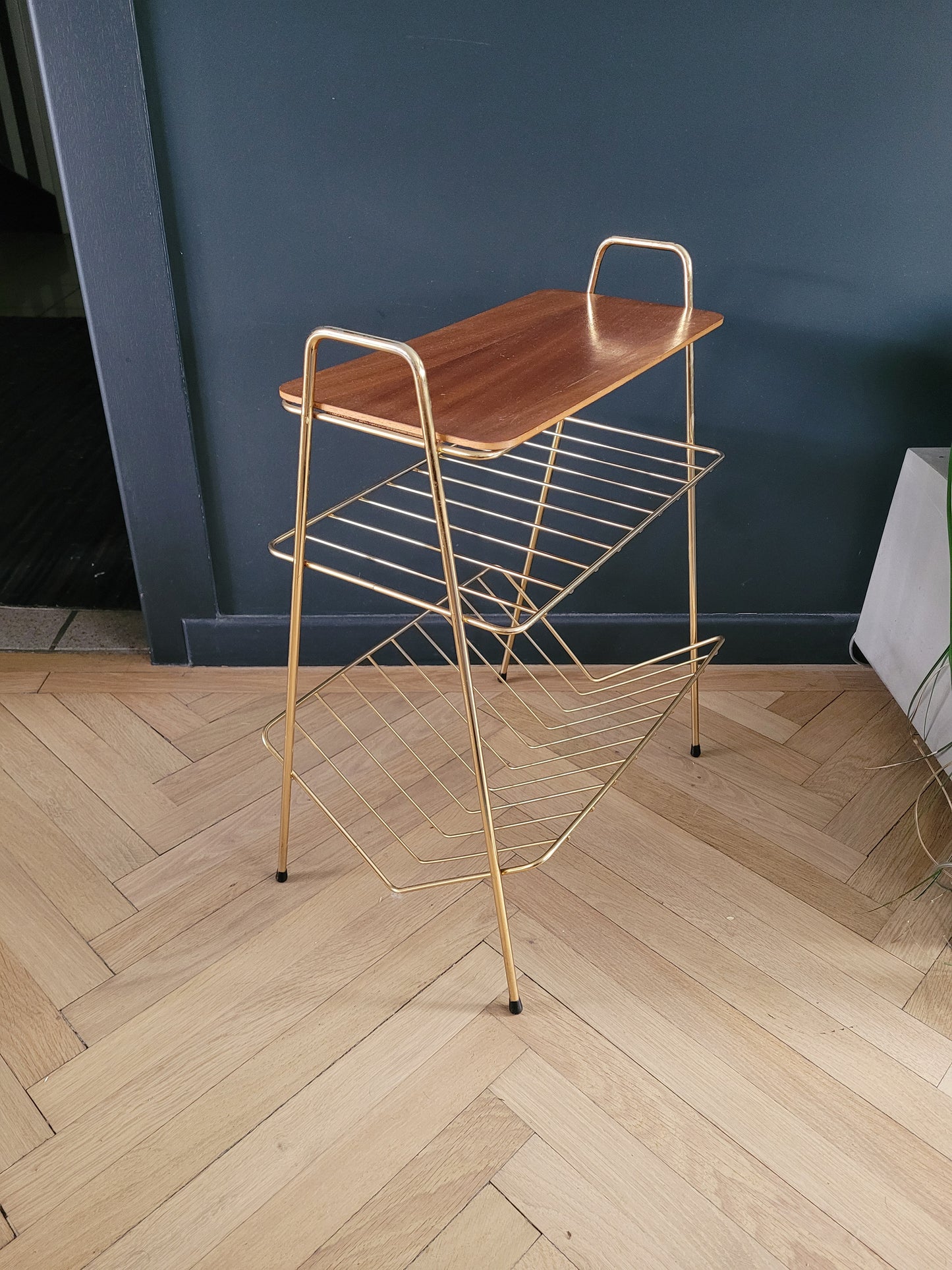 Bout de canapé- porte-revues en fil doré vintage - Ref 826