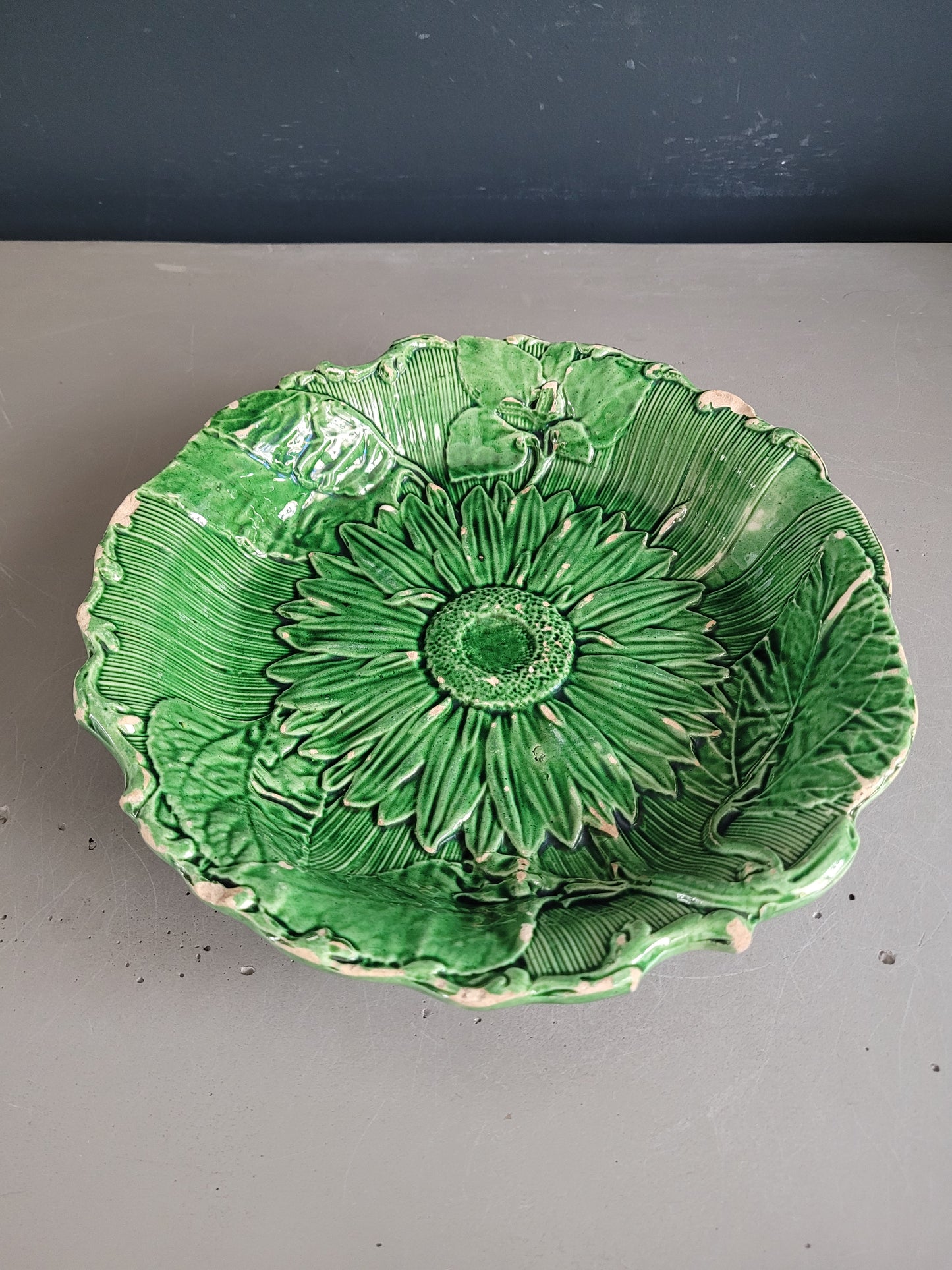 Assiette montée en barbotine motif tournesol - Ref 900