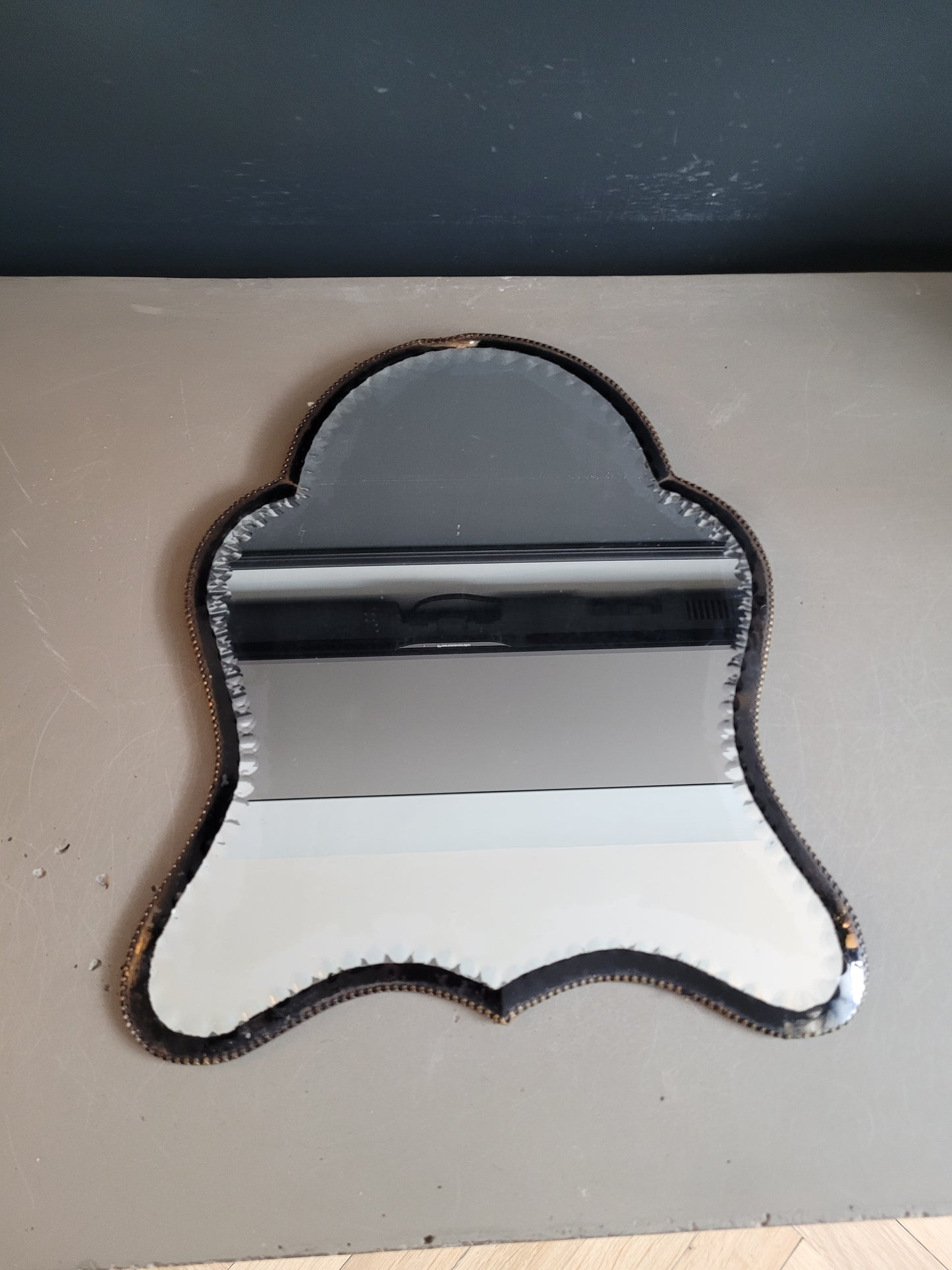 Miroir biseauté et ciselé ancien - Ref 806
