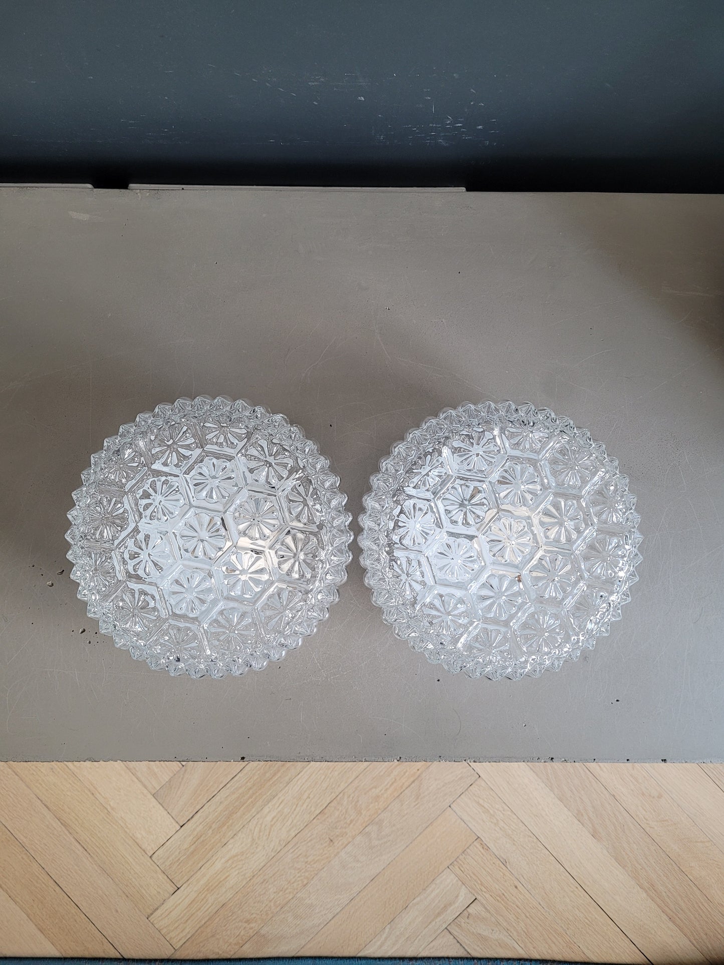 Paire de plafonniers en verre moulé - Ref 435