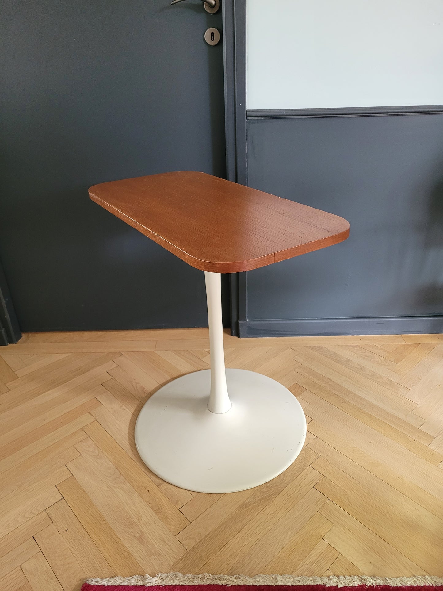 Table pivotante pied tulipe vintage - Ref 858