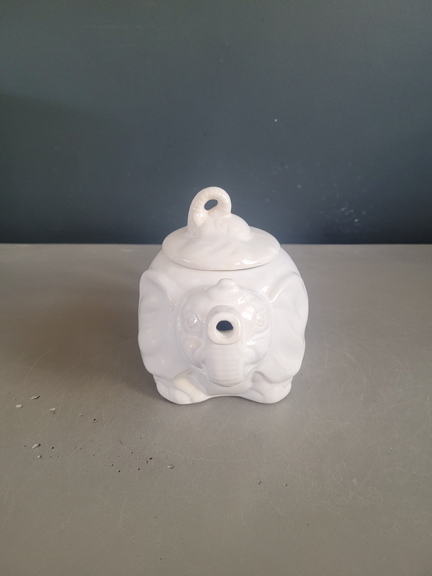 Théière éléphant en porcelaine blanche - Ref 661