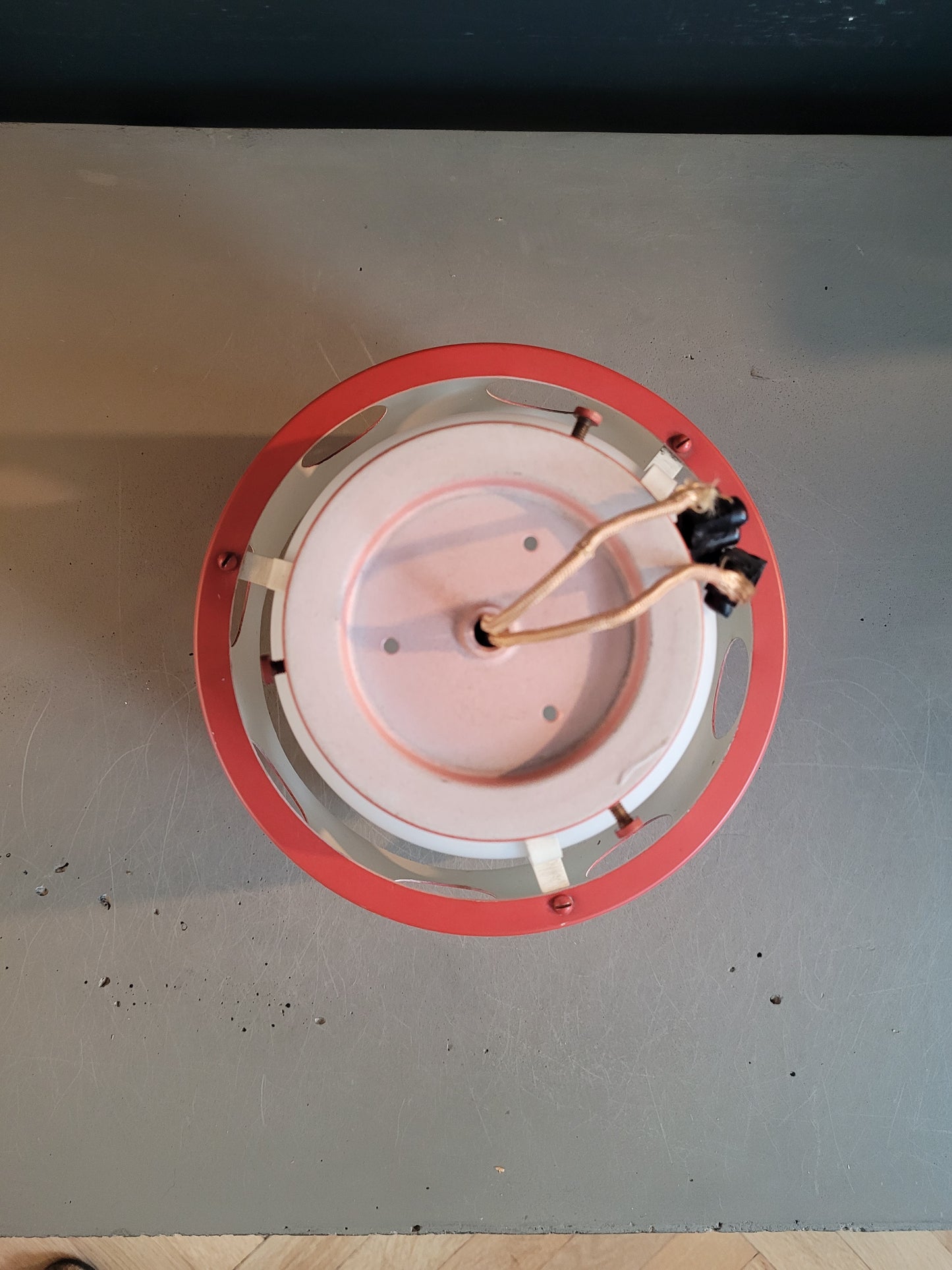 Suspension space-age opaline et métal- Ref 577