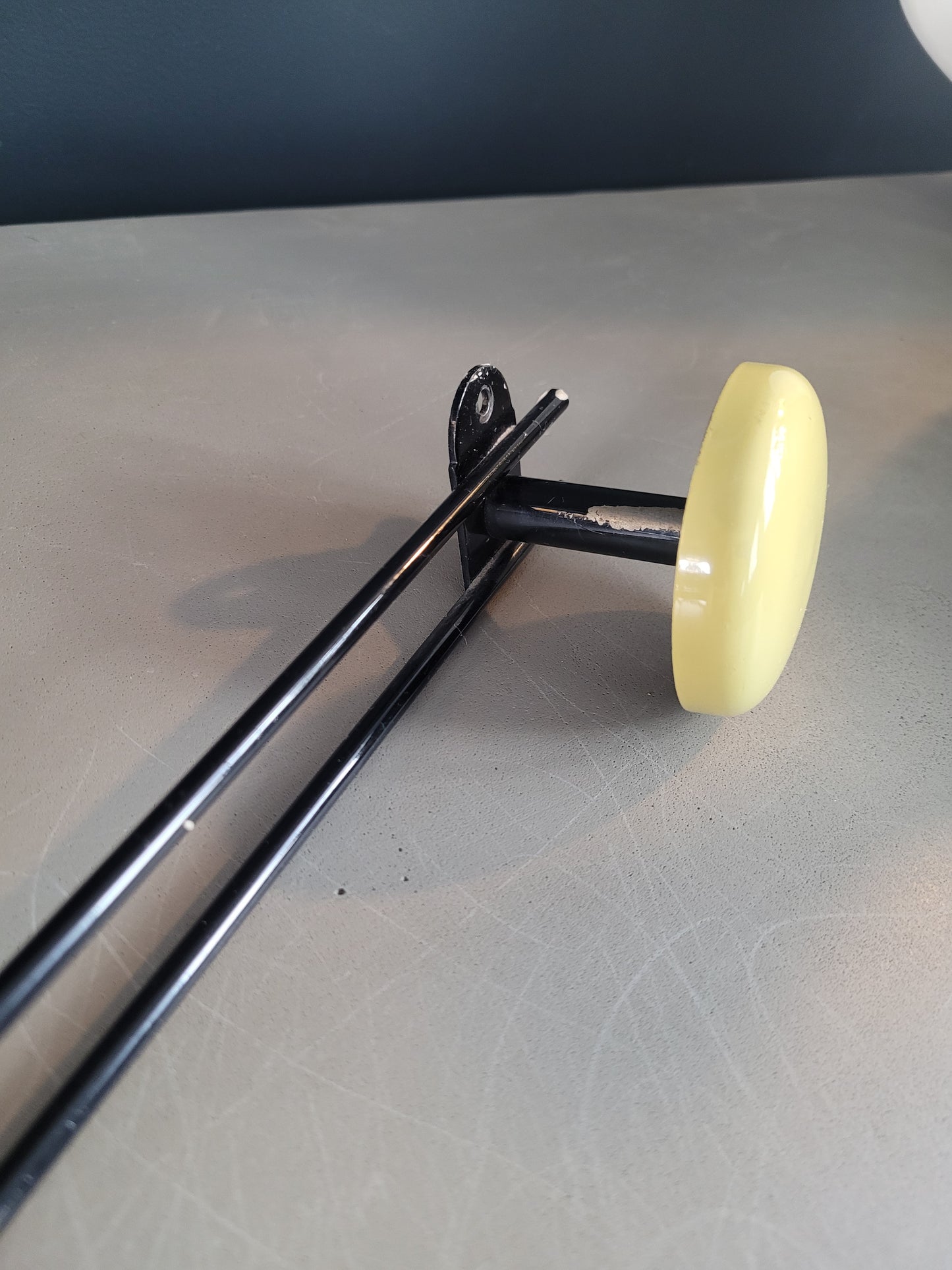 Porte-manteaux mural vintage 3 patères jaune - Ref 310