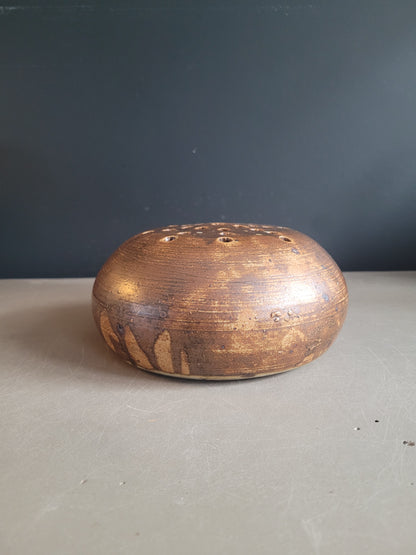 Pique-fleurs coussin vintage en céramique- Ref 808