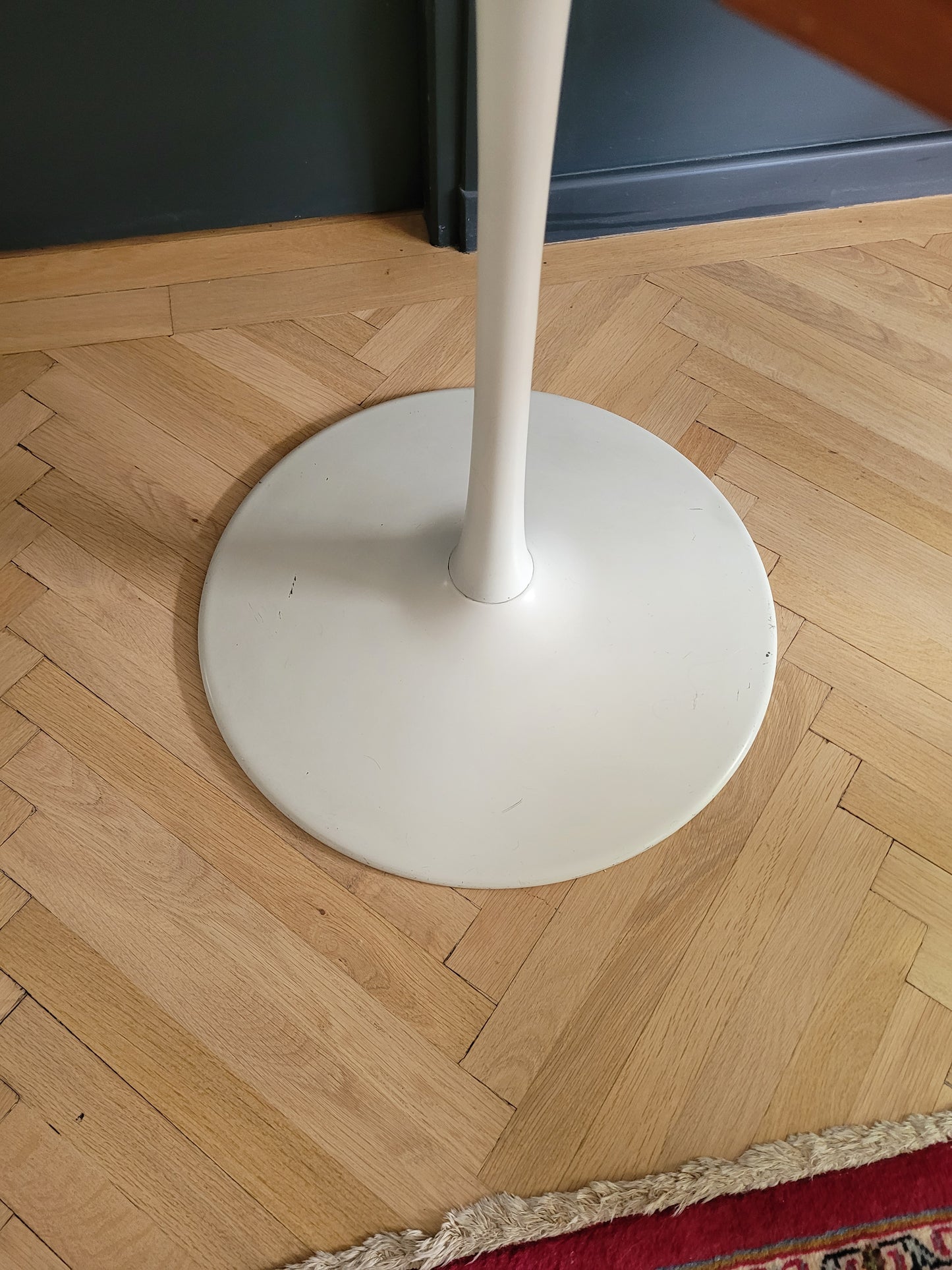 Table pivotante pied tulipe vintage - Ref 858